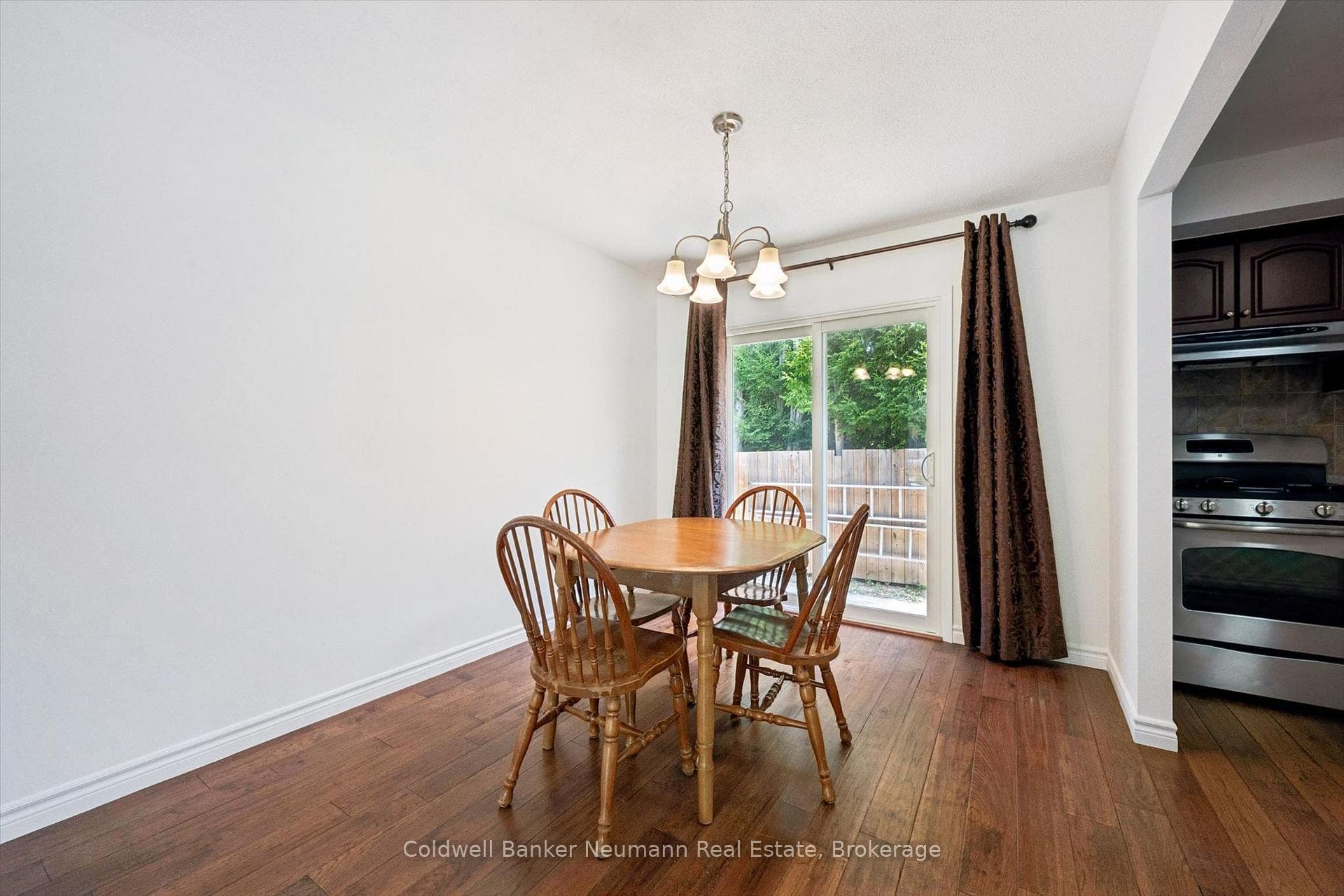 3 Meadow Crescent photo 17
