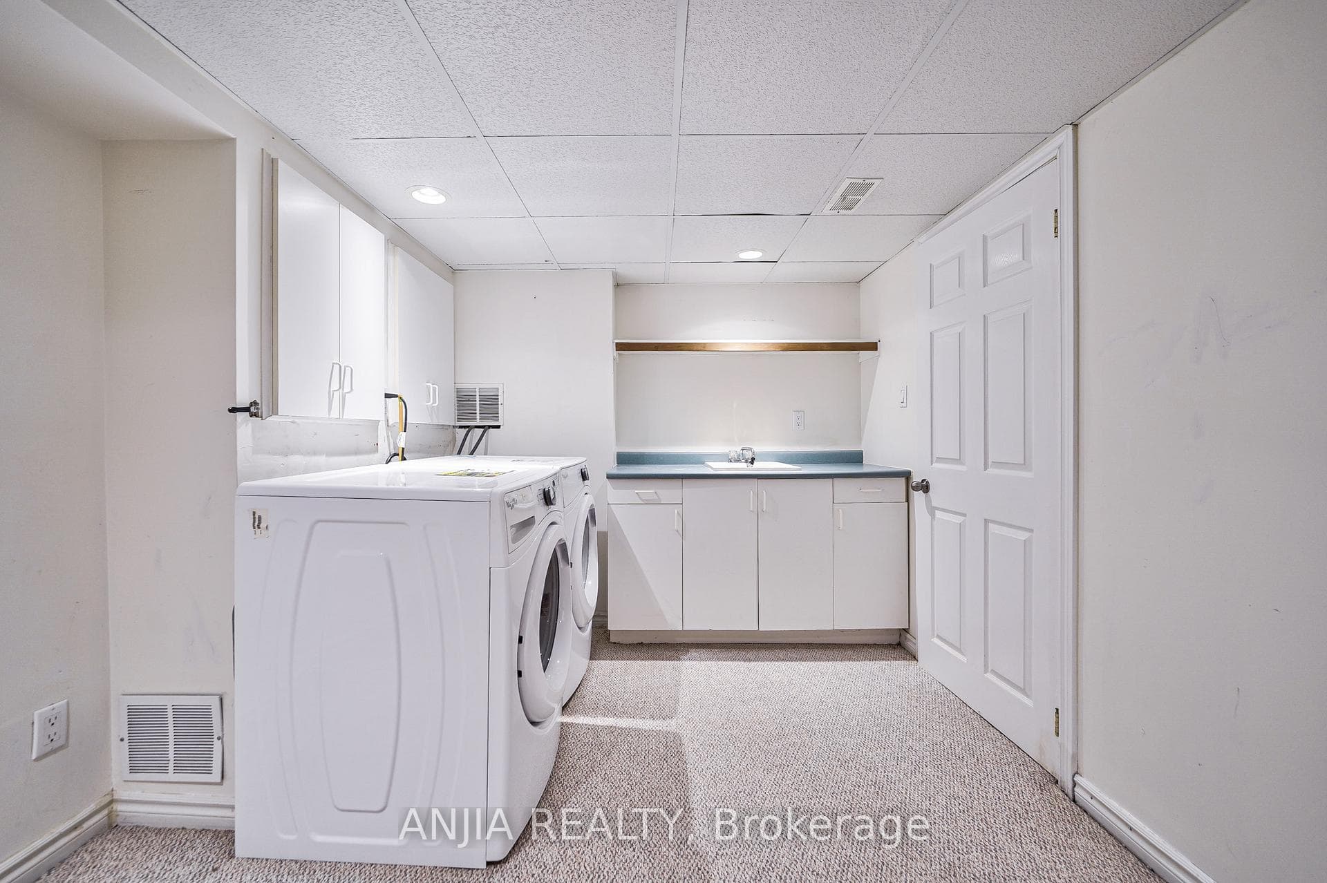 94 Tilman Circle photo 37