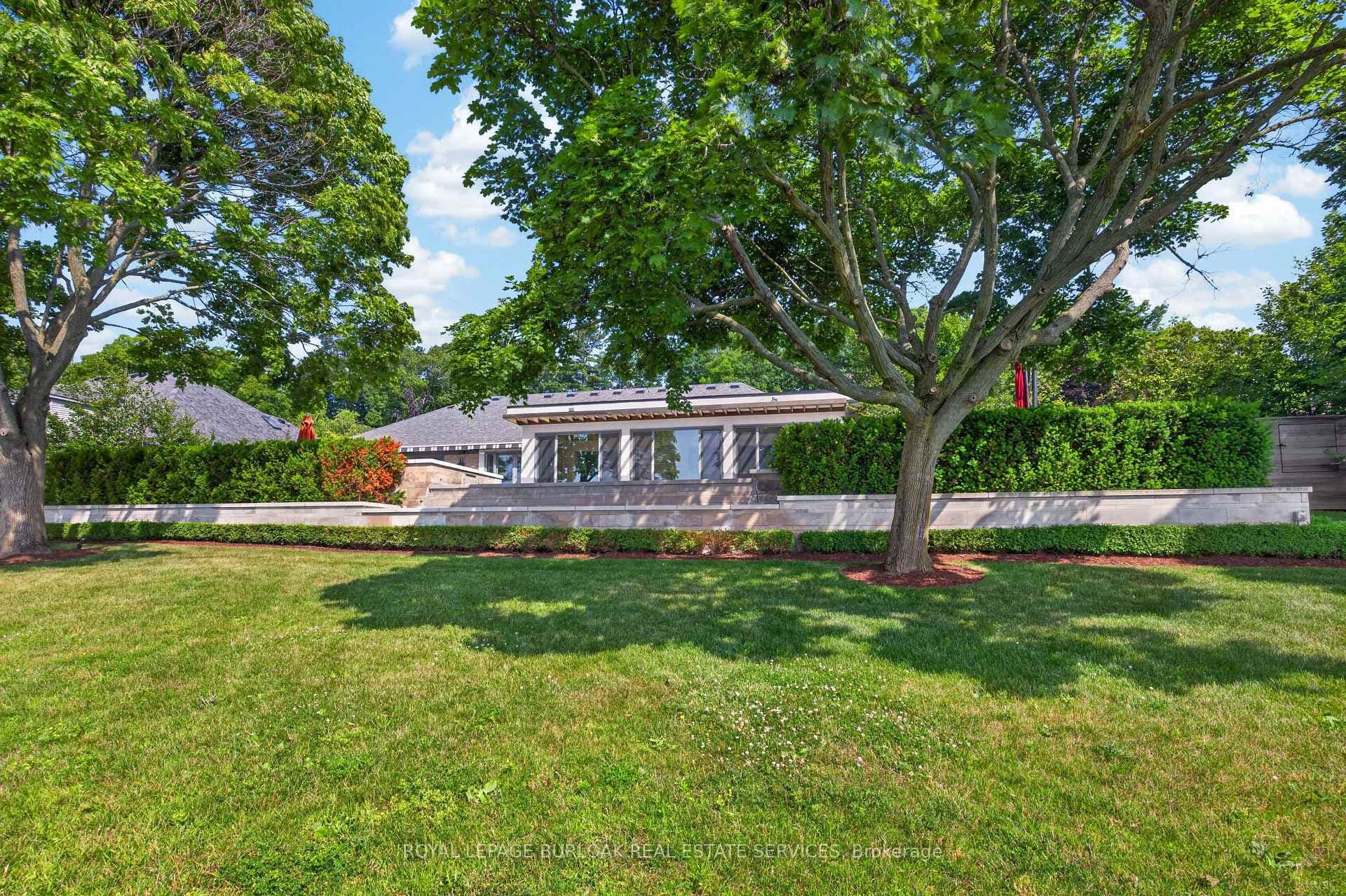 90 Oaklands Park Court photo 41