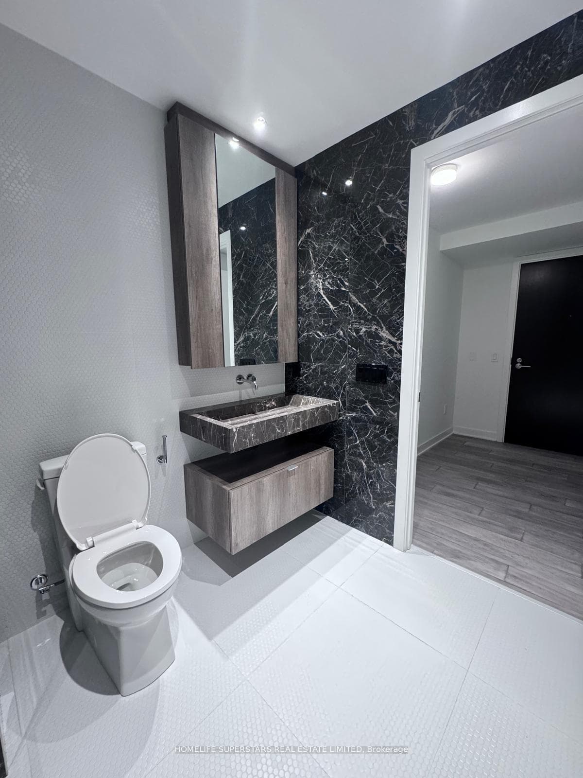 11 Yorkville Avenue Unit 1301 photo 13