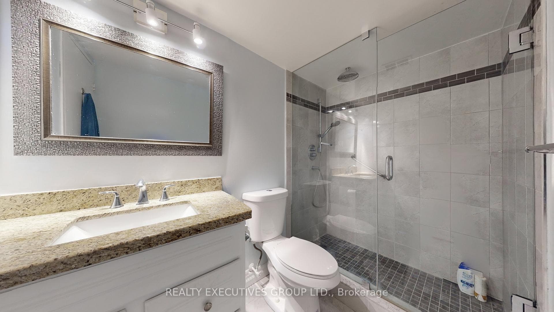 8111 Yonge Street Unit 902 photo 26