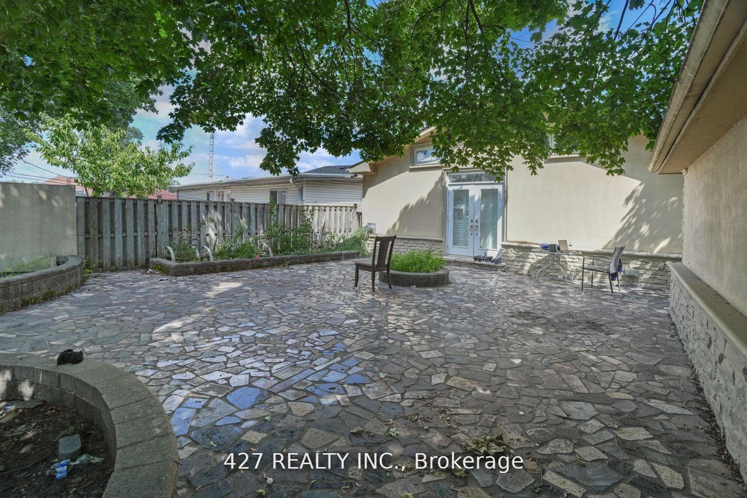 8 Batawa Crescent photo 35