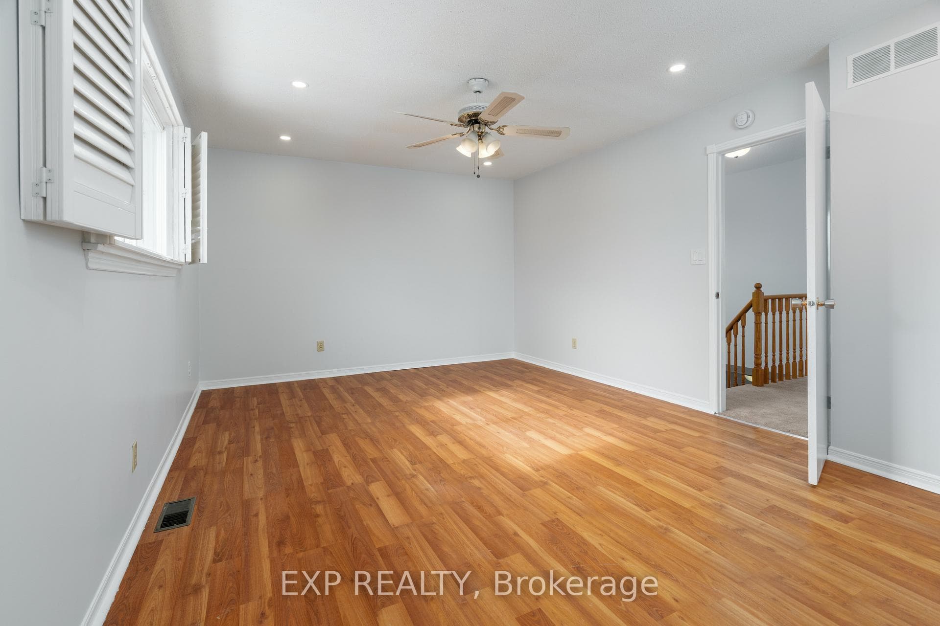 125 Overbank Drive photo 28