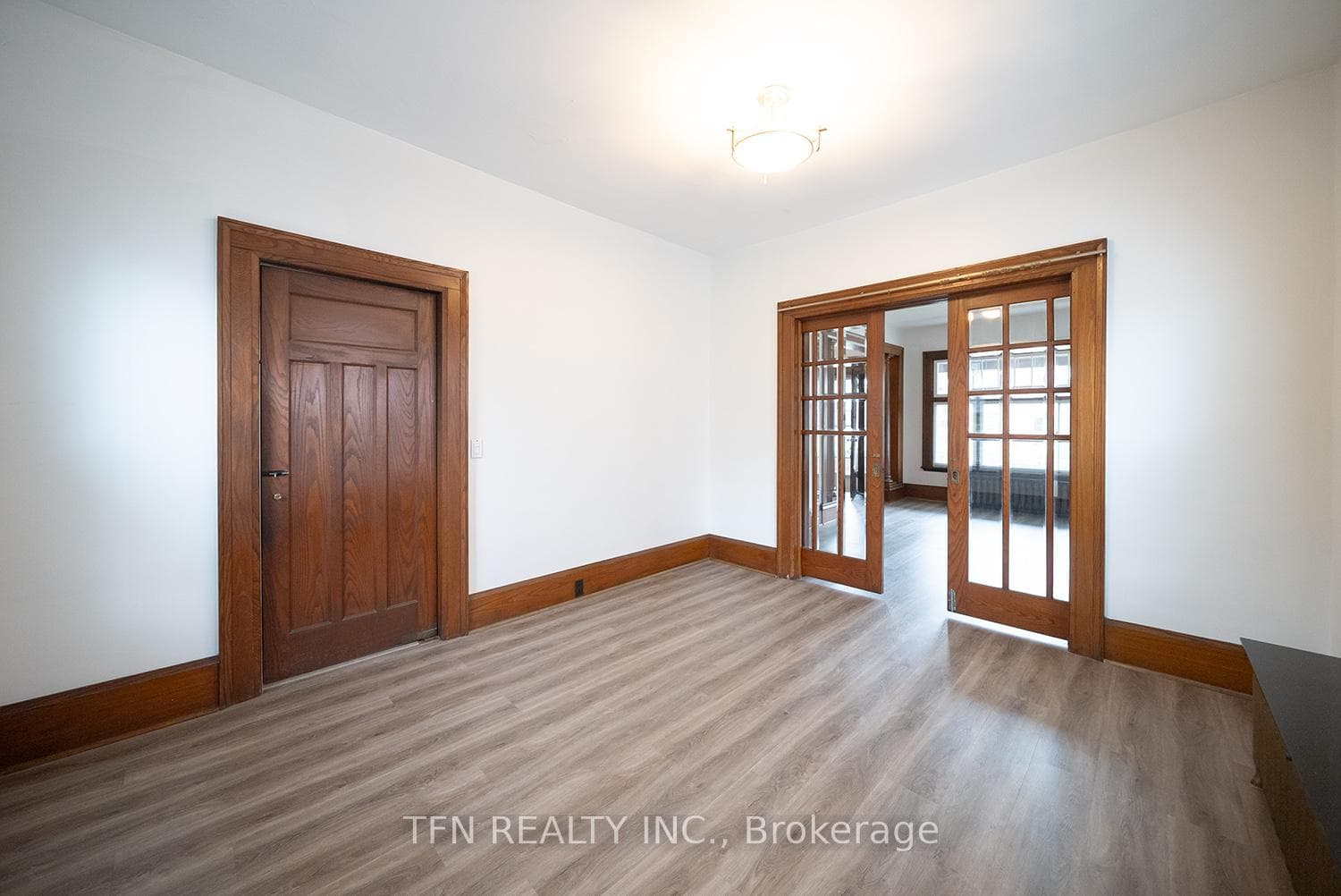 480 Colborne Street photo 28