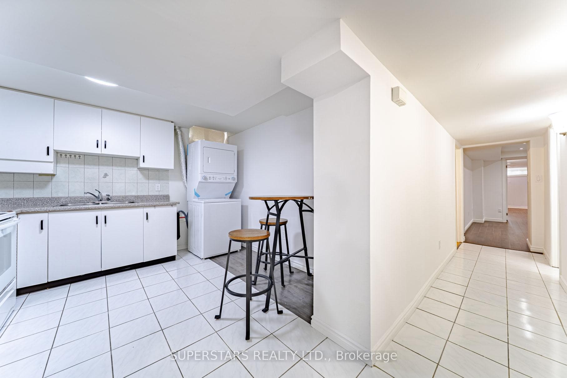 160 Galbraith Crescent photo 32