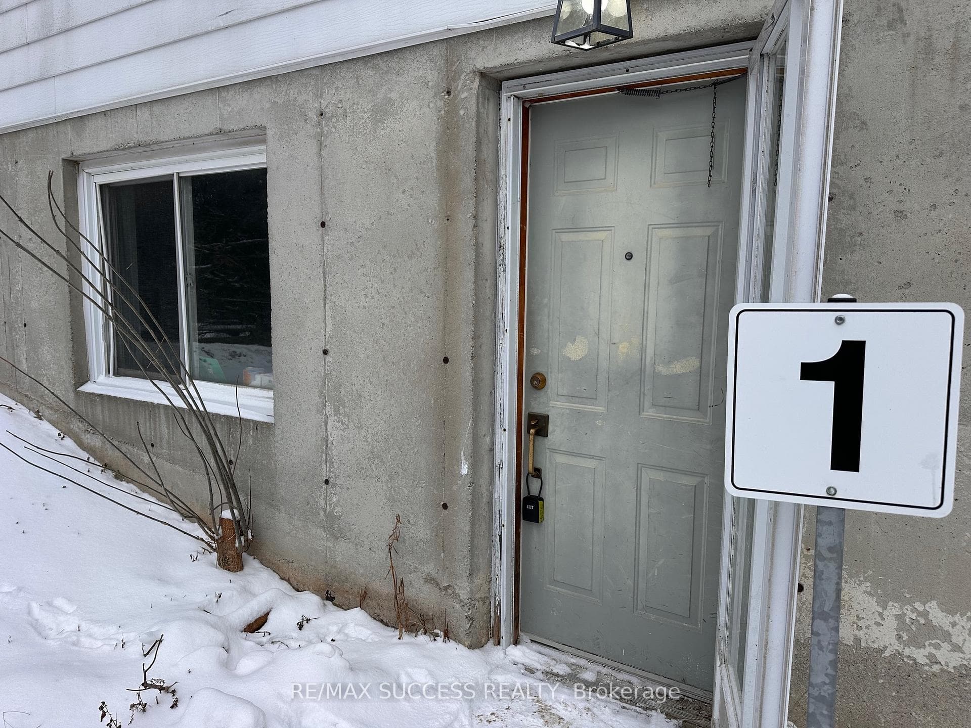 28 Brock Road Unit B photo 6