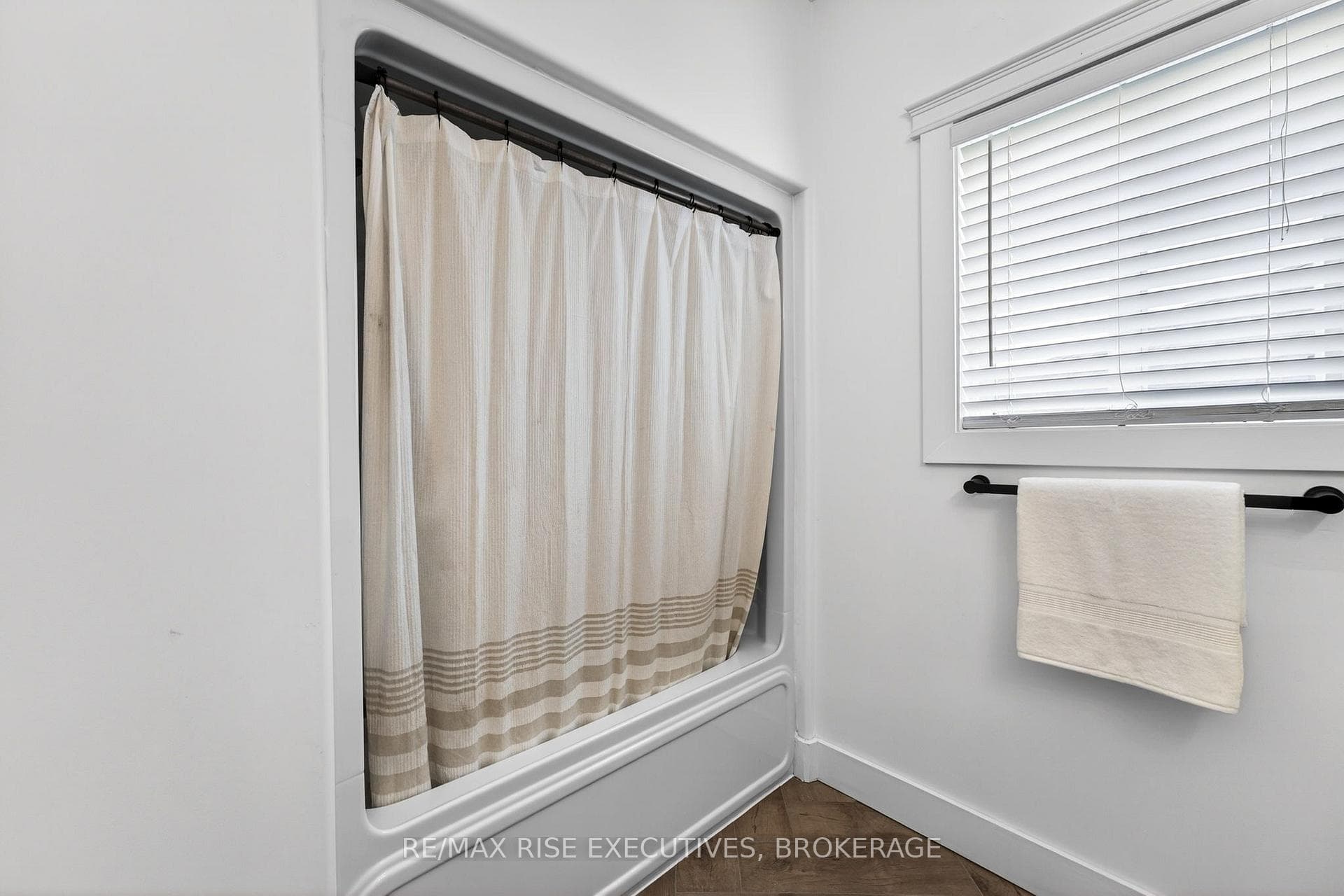 700 Stonehenge Street photo 31