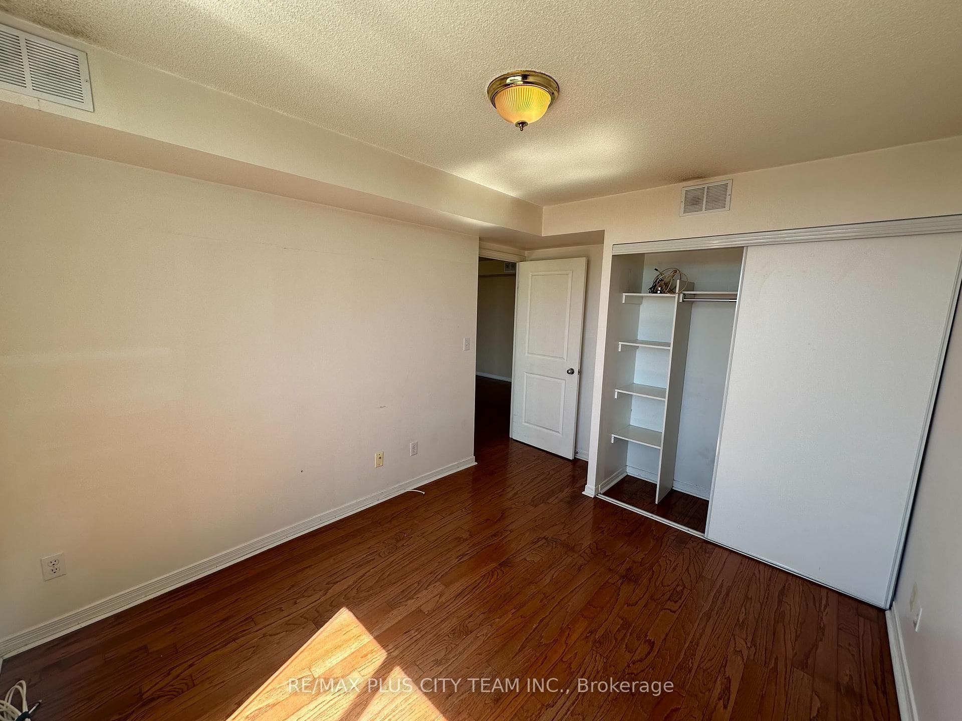 1765 Queen Street Unit 402 photo 9