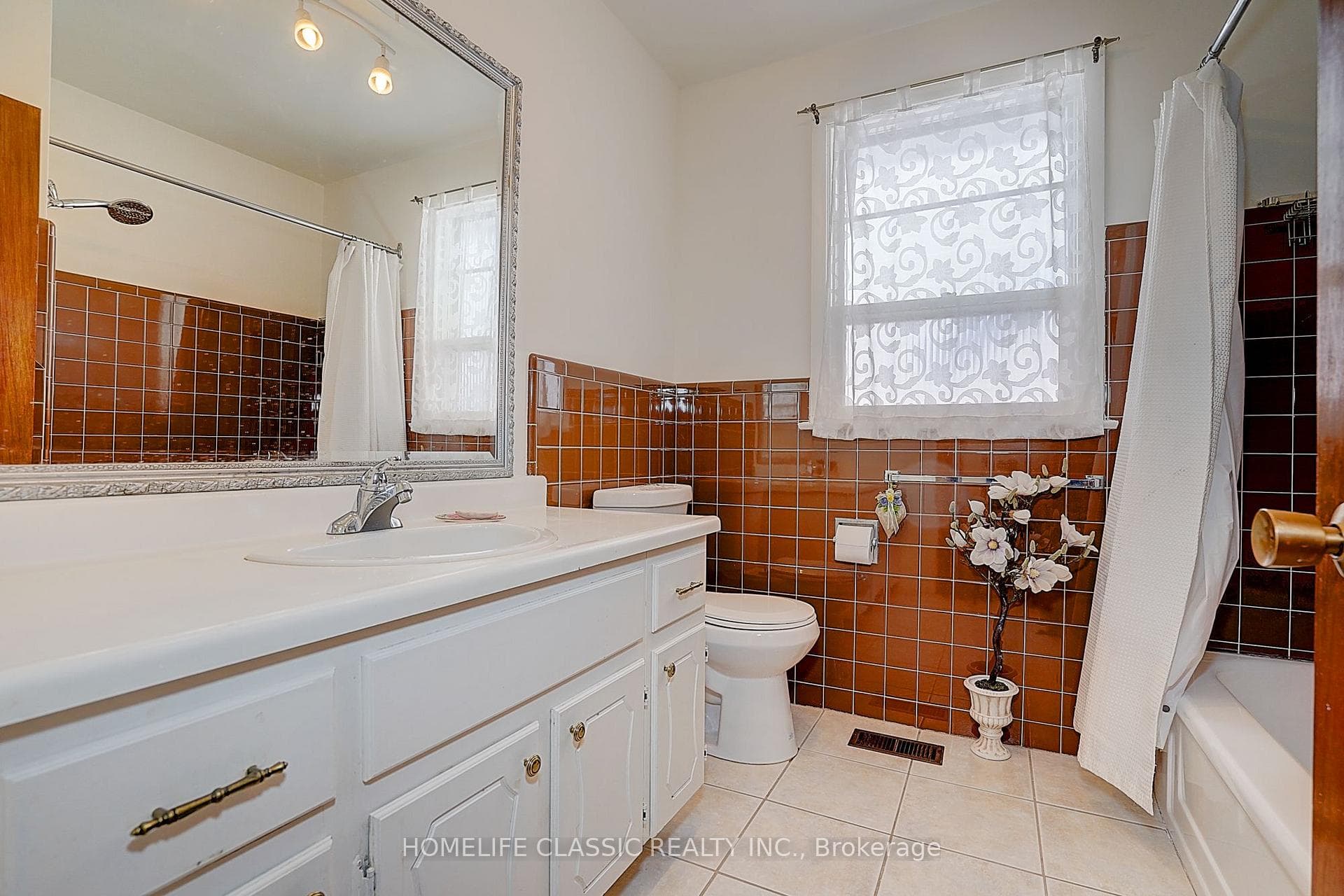 267 IREDALE Road photo 22