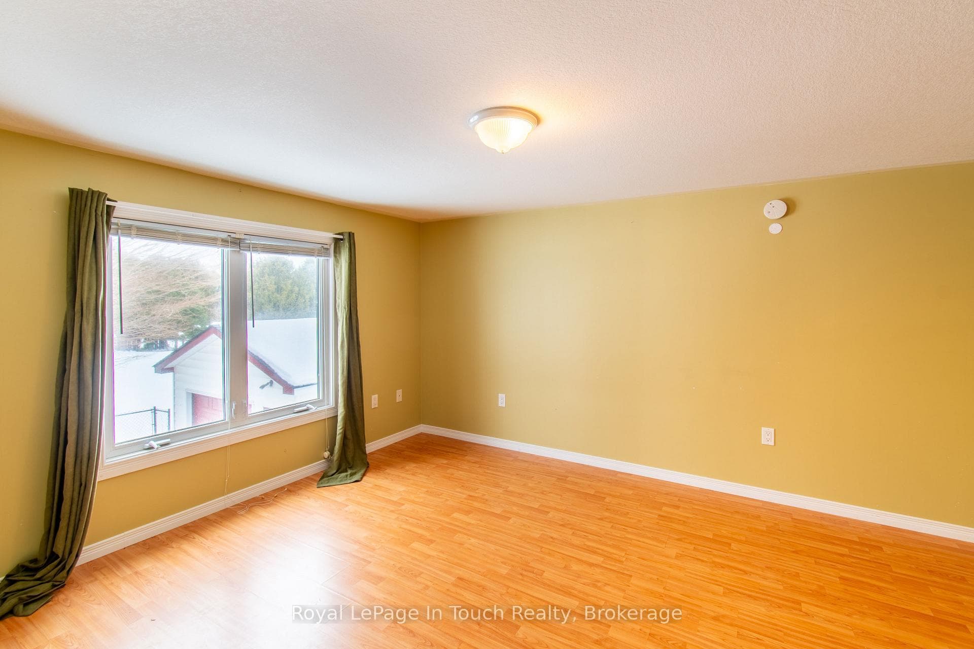 326 Lafontaine Road photo 35
