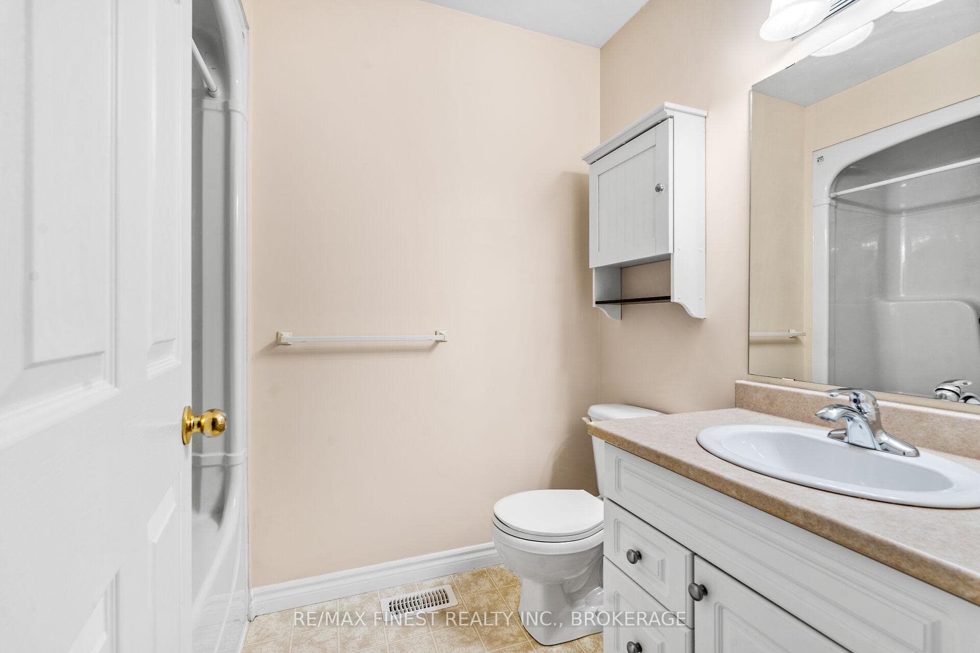 698 MacLean Court photo 23