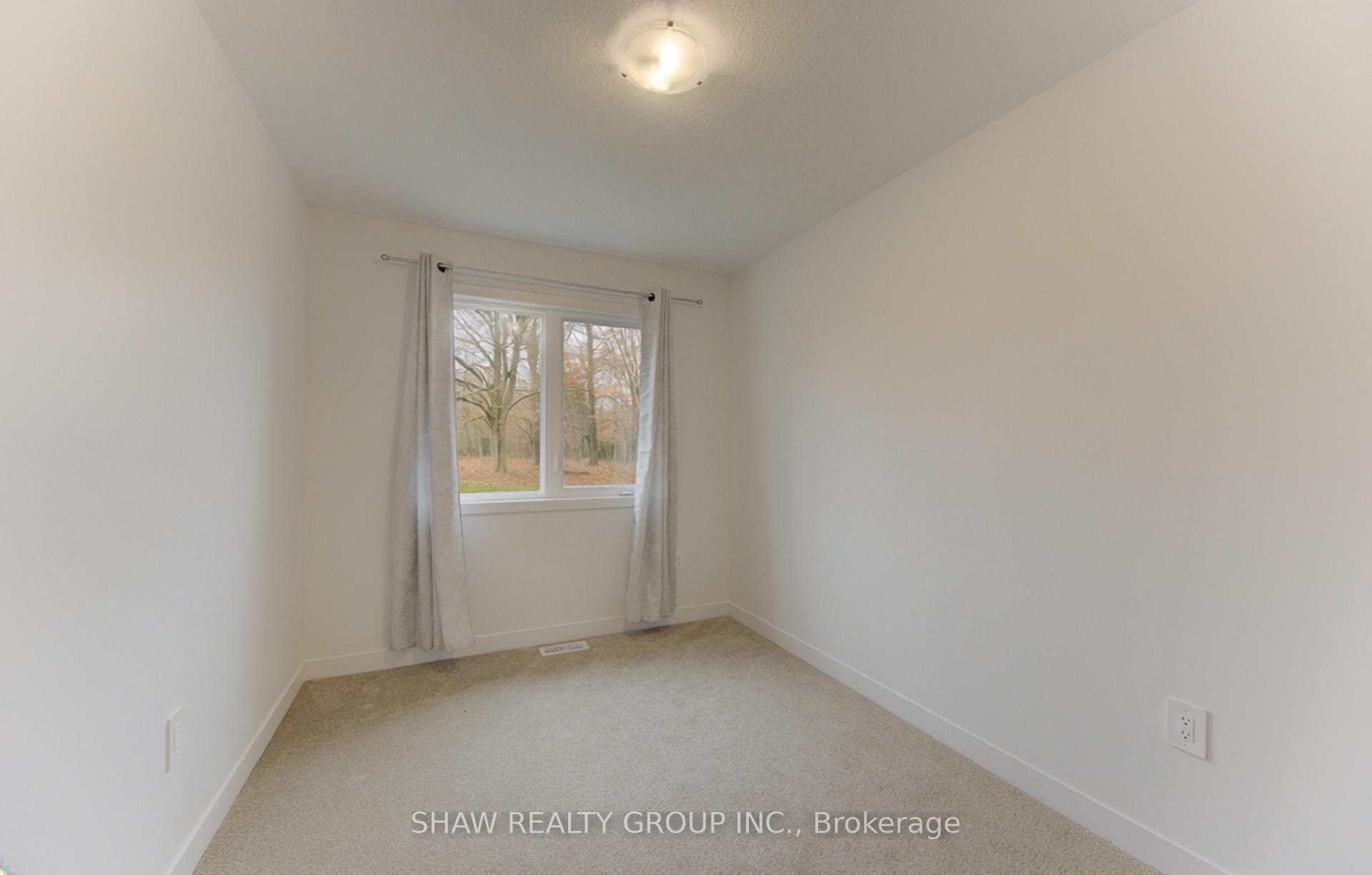 29 Oak Forest Common photo 16