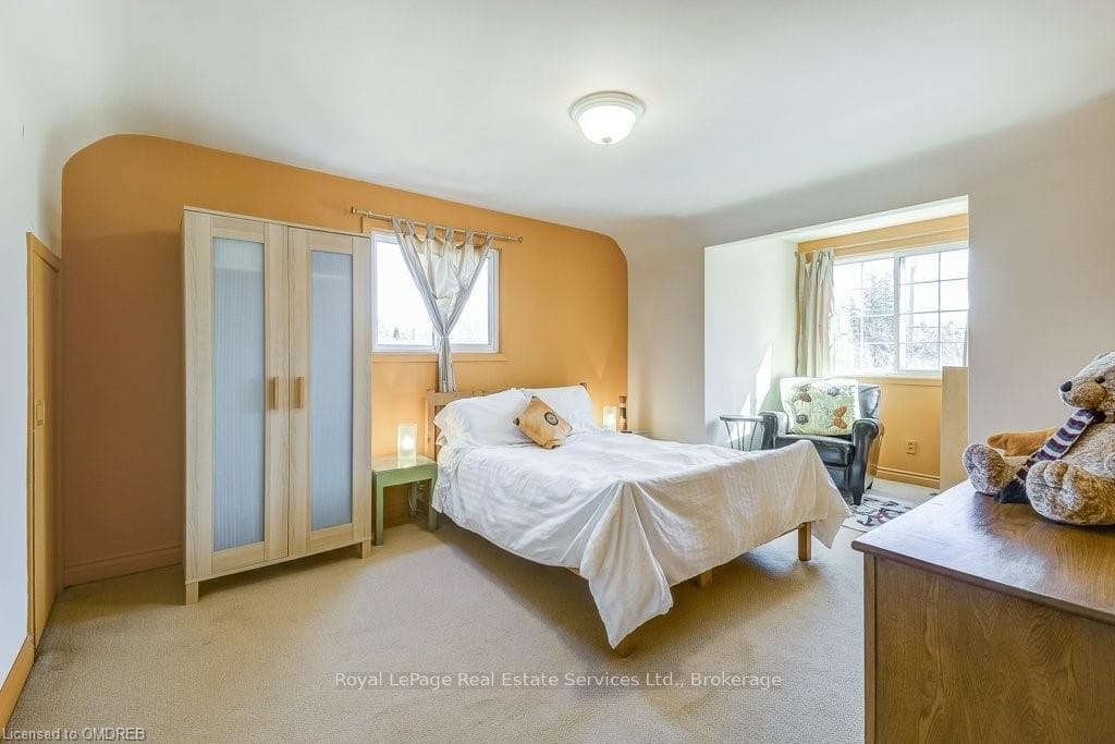 Second Bedroom showing Dormer niche