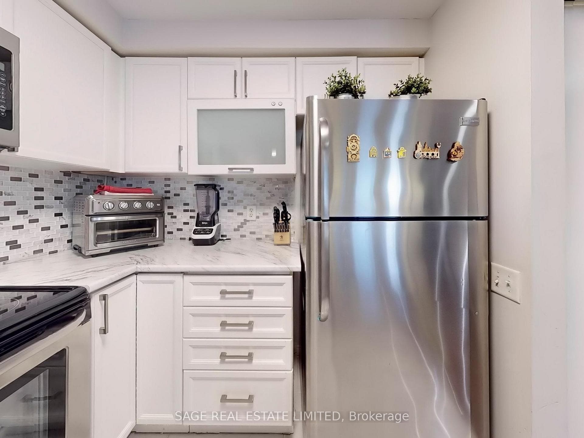 760 Lawrence Avenue Unit 44 photo 12