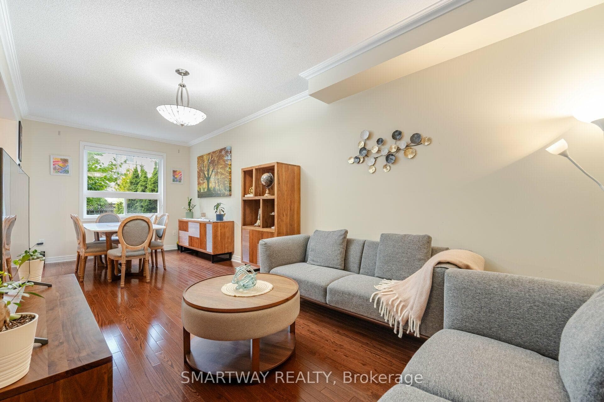 2437 Montagne Avenue photo 5