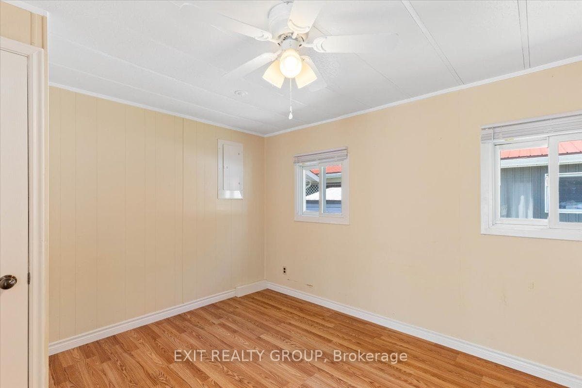 40 Linden Boulevard photo 26