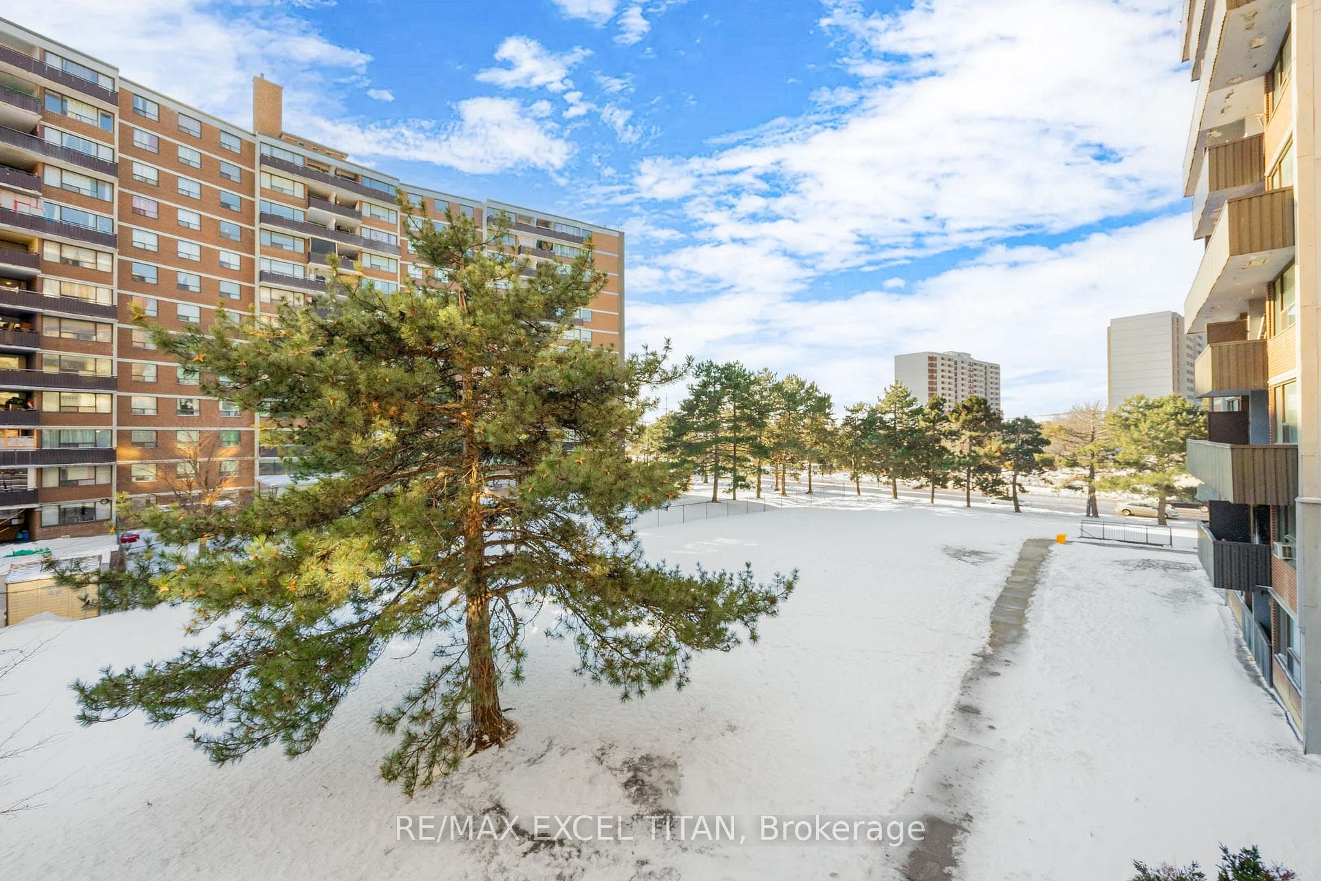 1385 Midland Avenue Unit 308 photo 22