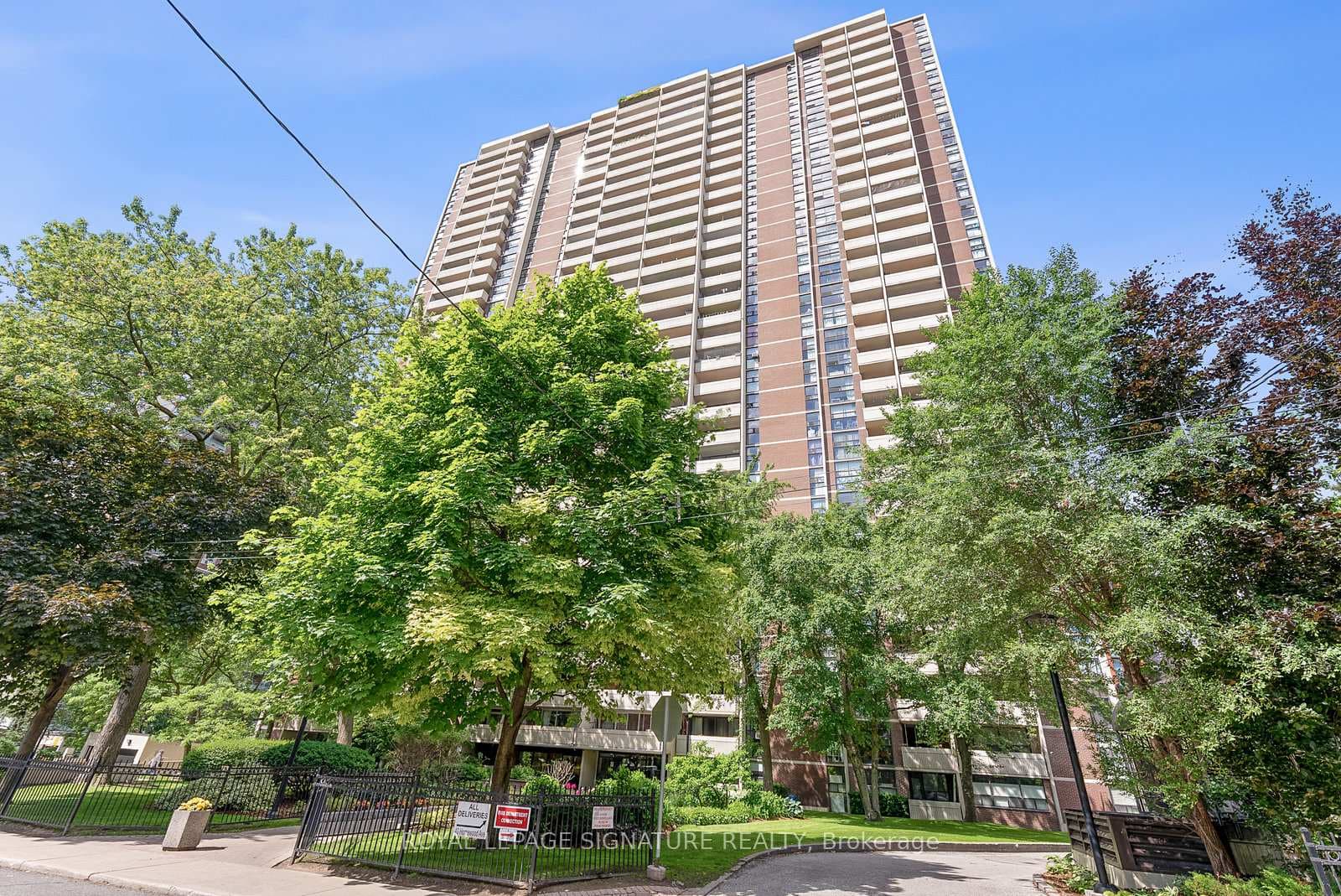 40 Homewood Avenue Unit 102 photo 2