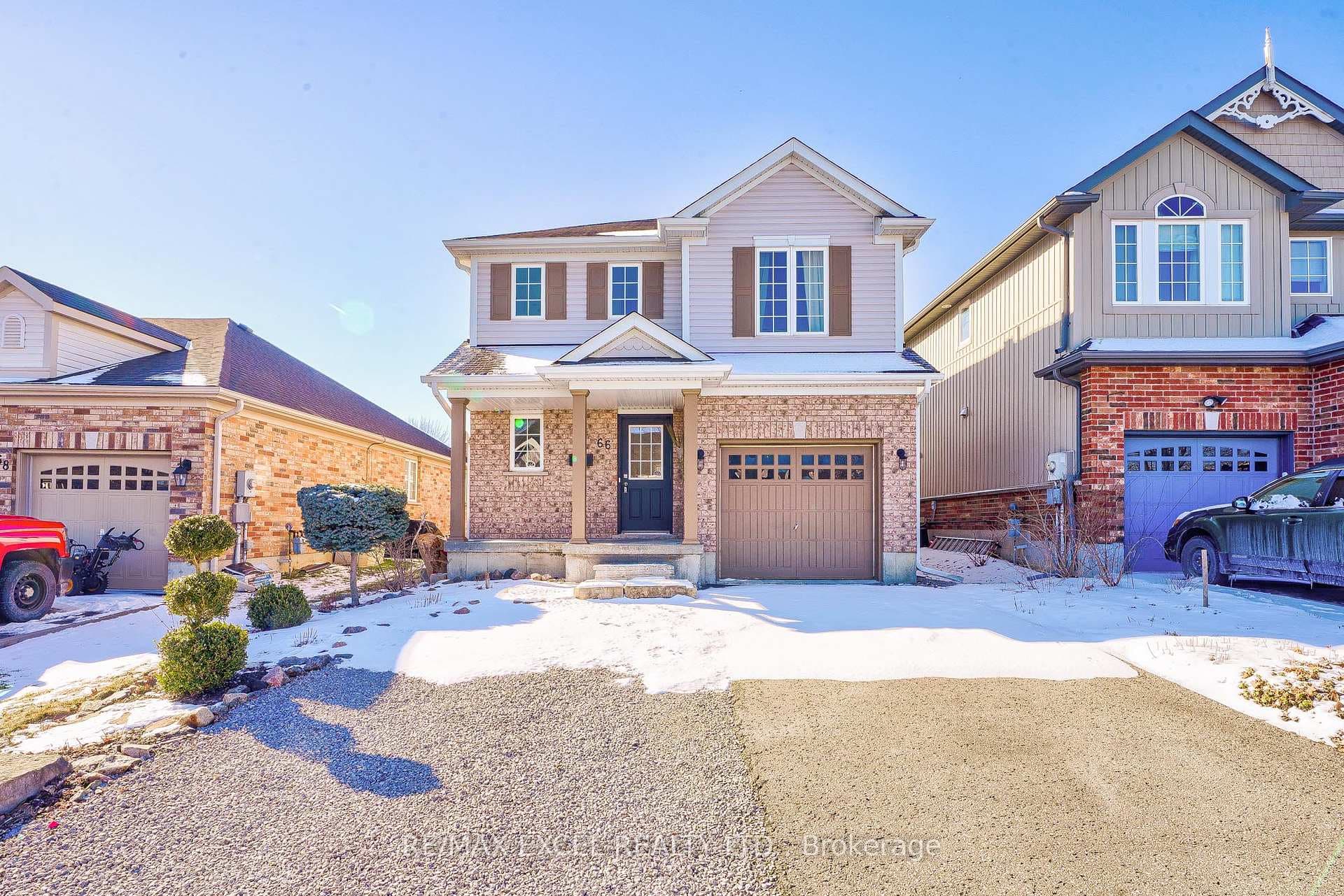 66 Fallingbrook Crescent photo 1