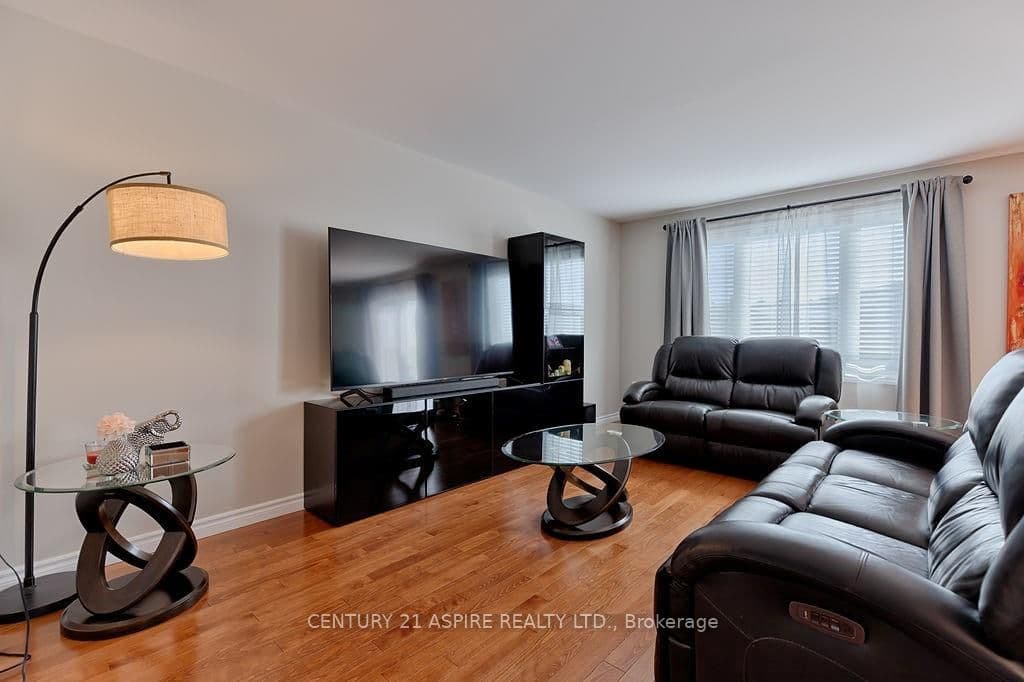 44 GREENVALE Crescent photo 6