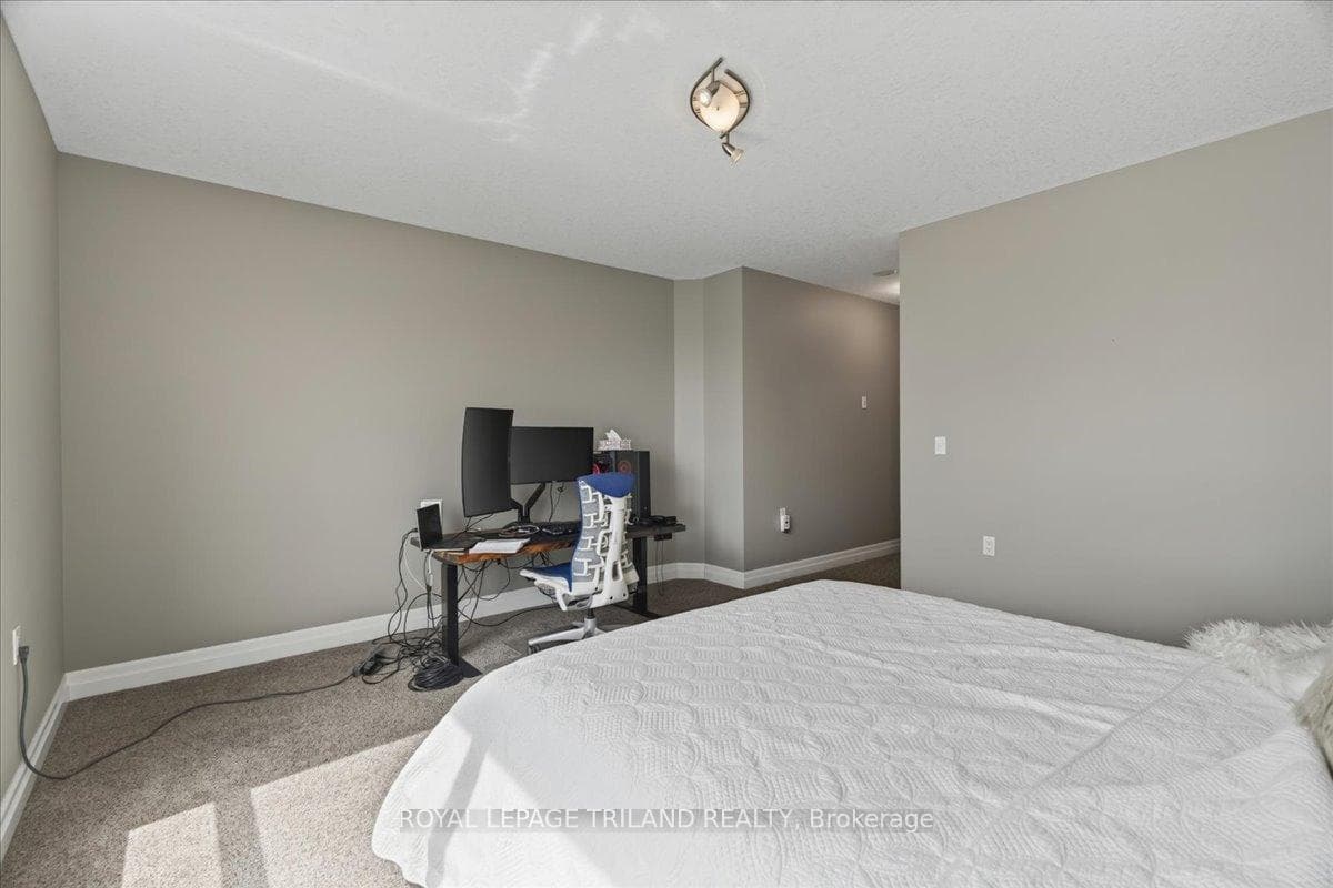 250 Pall Mall Street Unit 908 photo 17