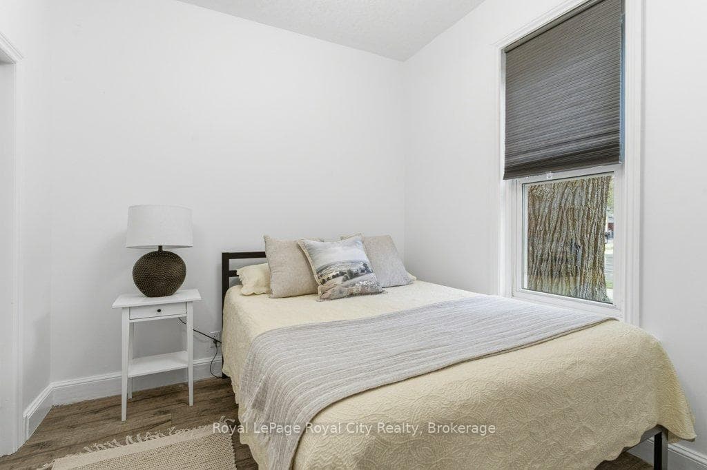 554 Woolwich Street photo 20