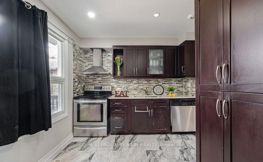 45 Greene Drive photo 4