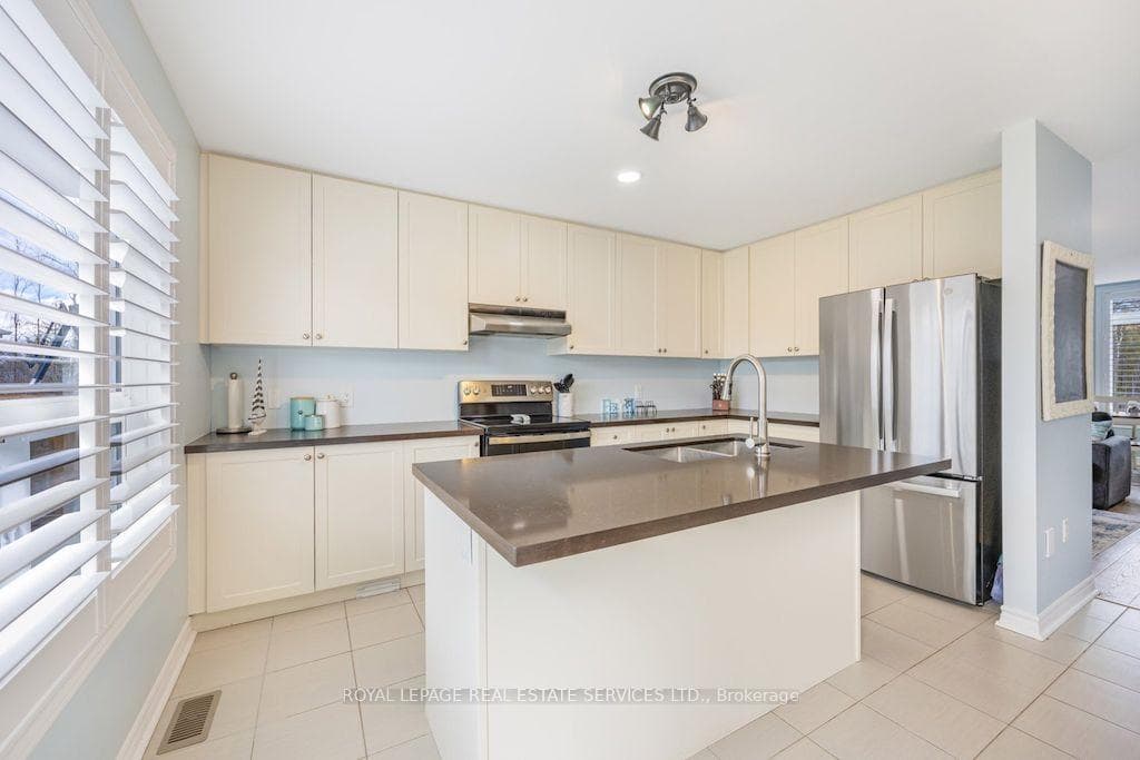 74 Robert Street photo 8