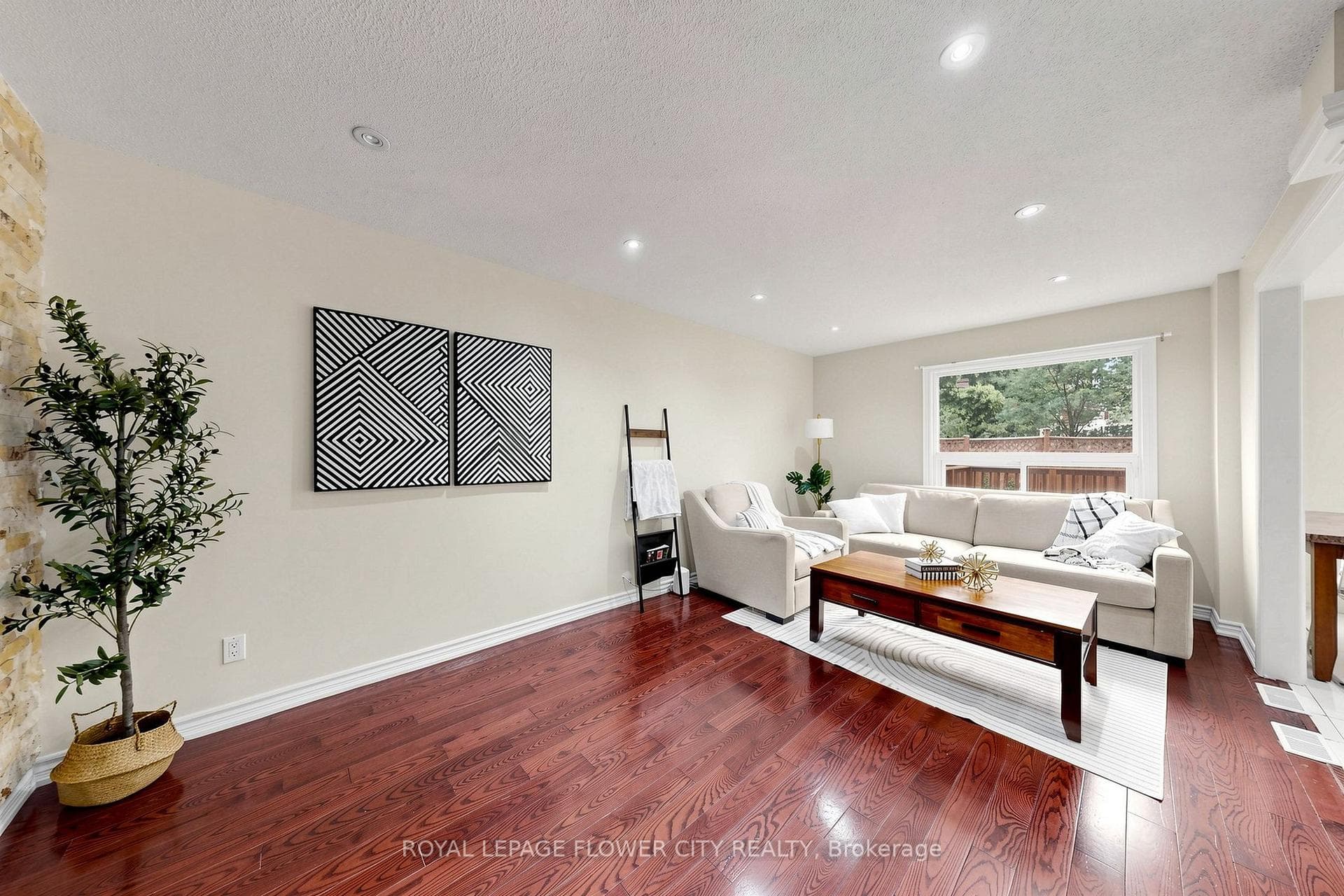 116 Flowertown Avenue photo 10