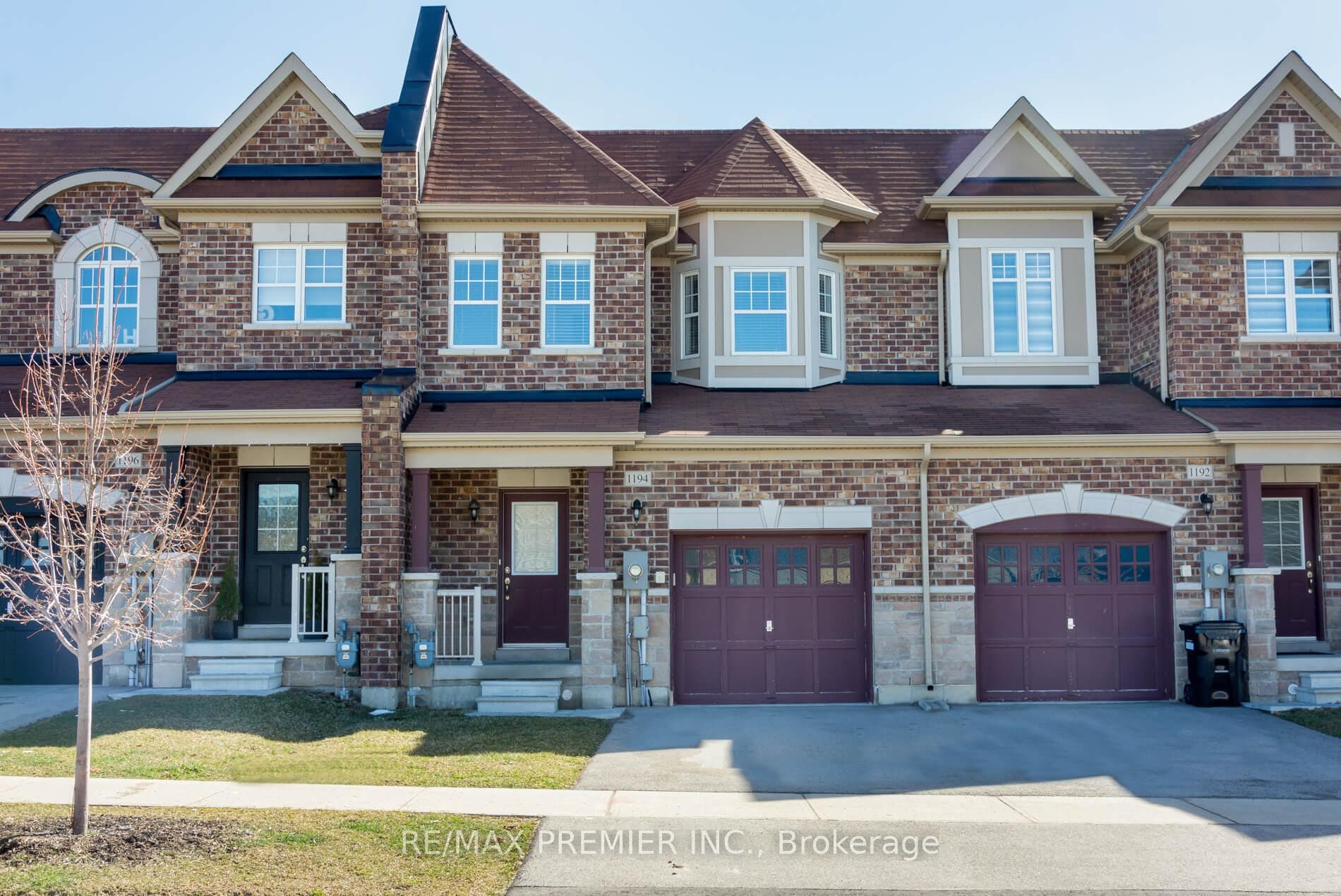 1194 Peelar Crescent photo 1