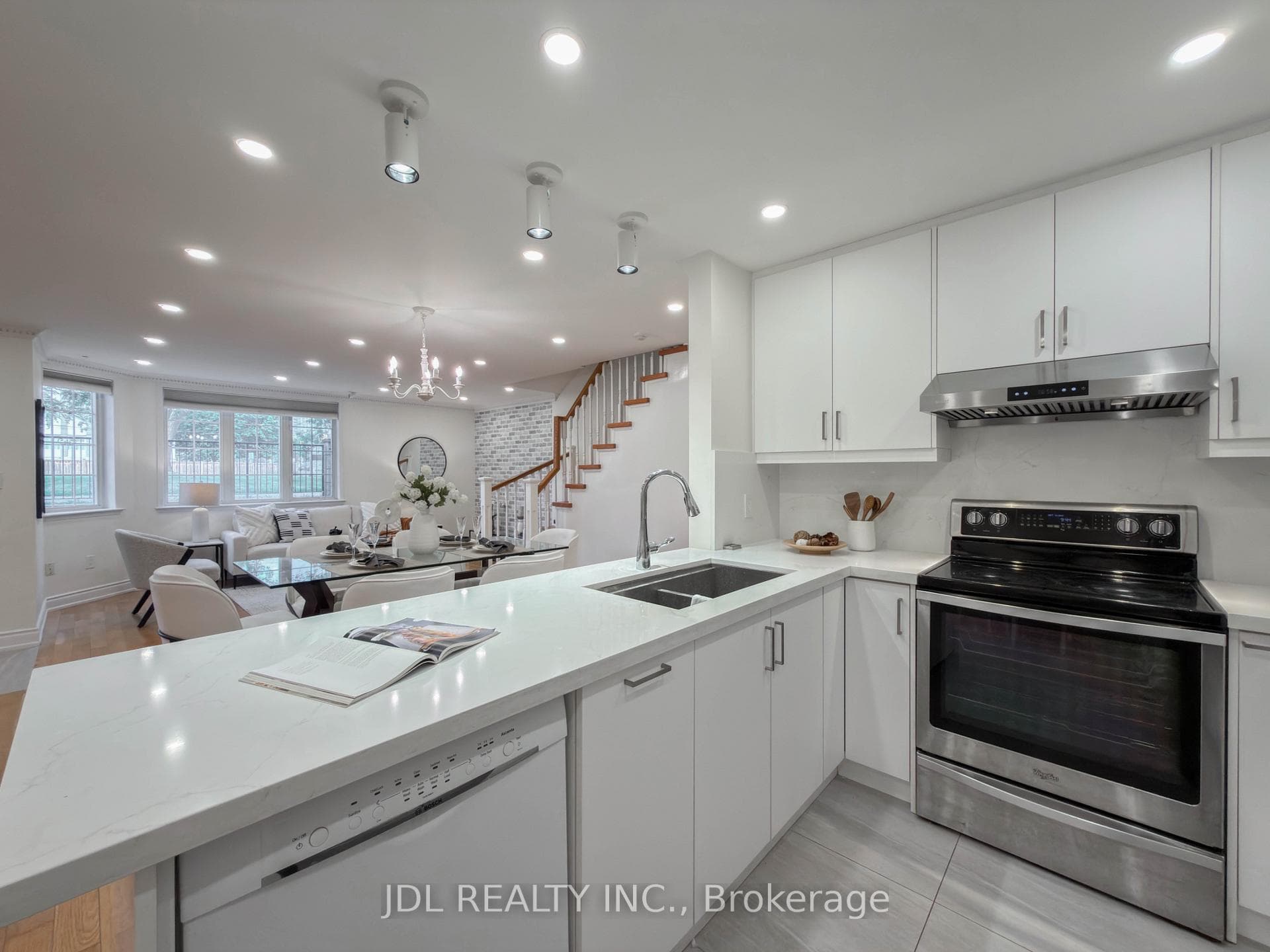 108 Finch Avenue Unit C17 photo 10