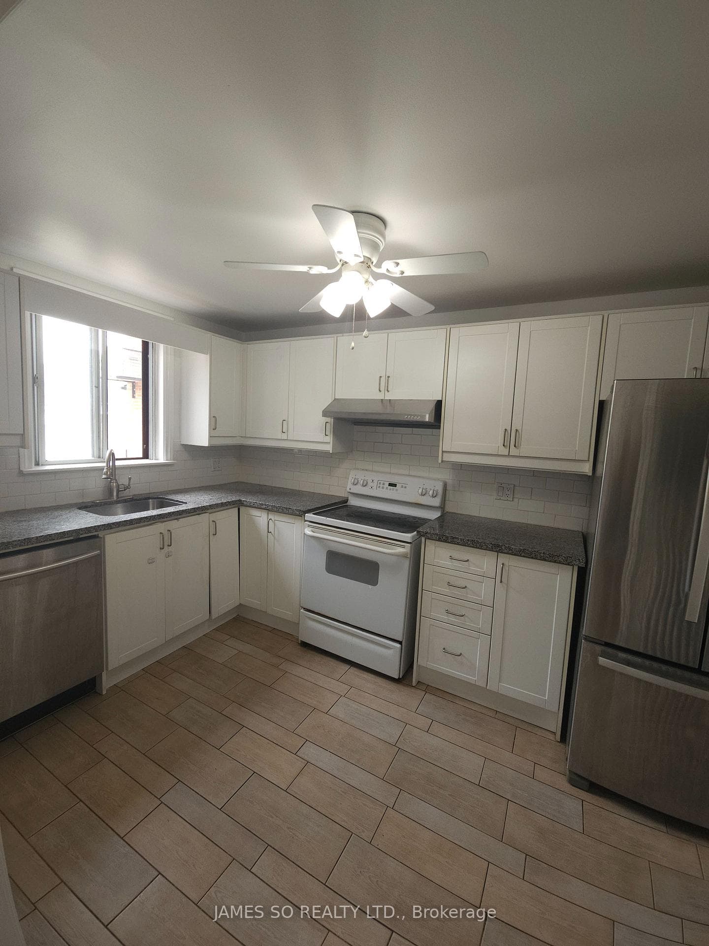1070 Greenwood Avenue photo 3