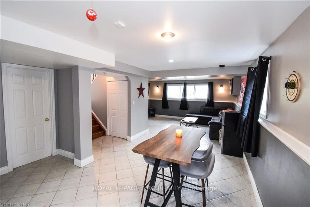 214 YORK Street photo 34