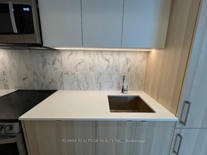 500 Dupont Street Unit 301 photo 11
