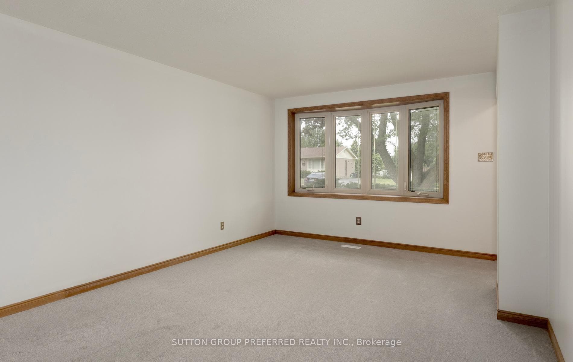 55 Jena Crescent photo 12