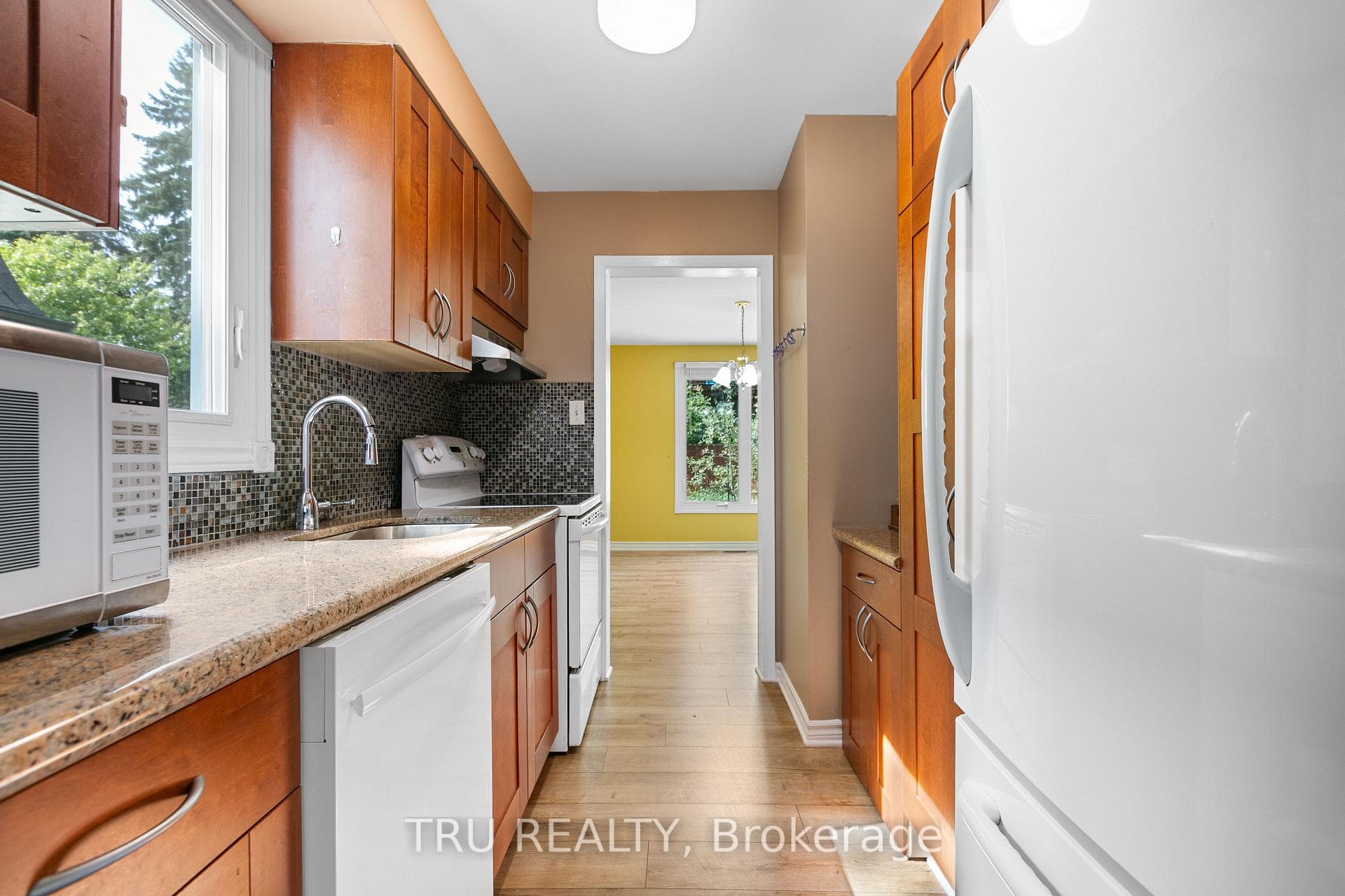 715 Mooneys Bay Place photo 19