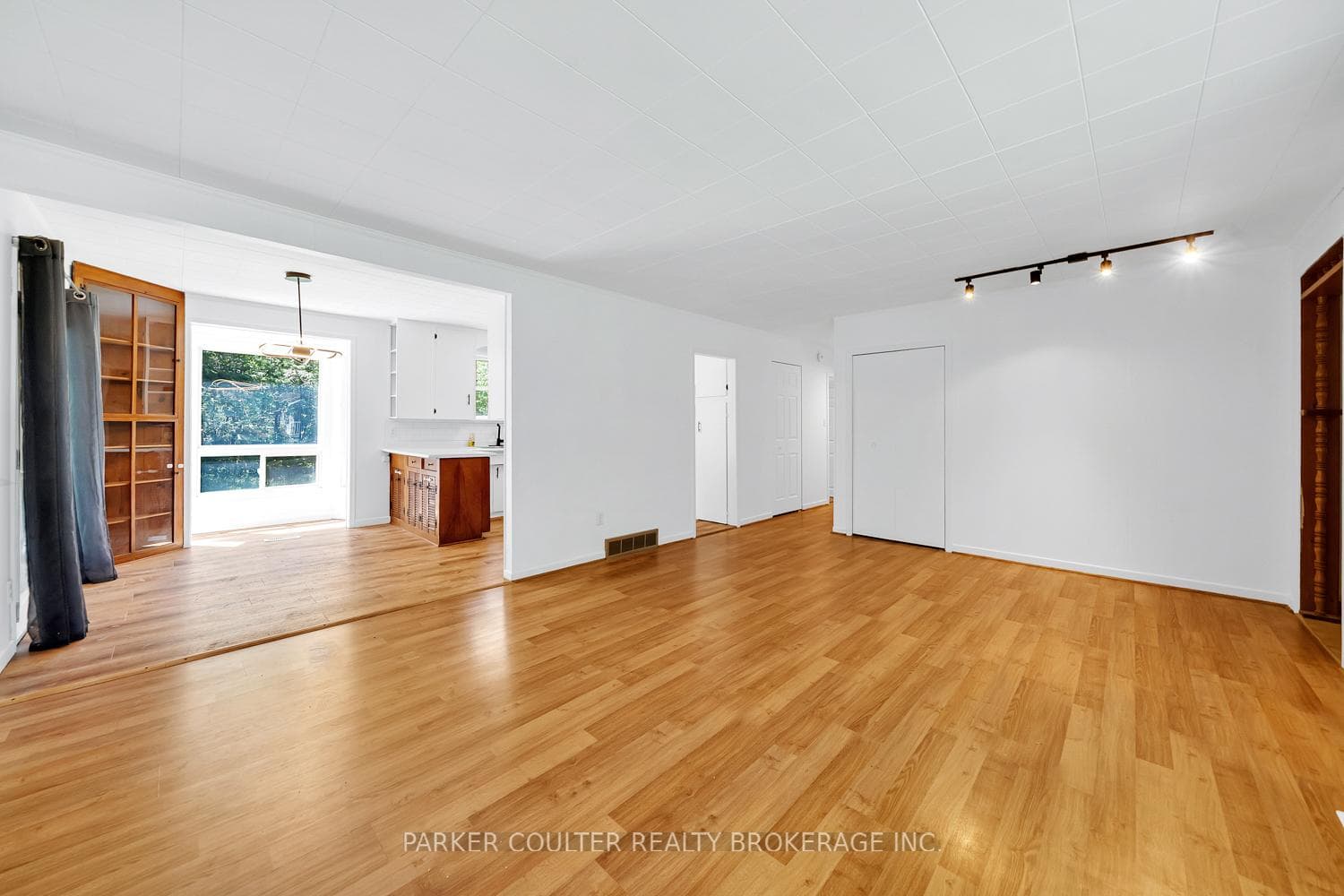 85 Evans Avenue photo 10