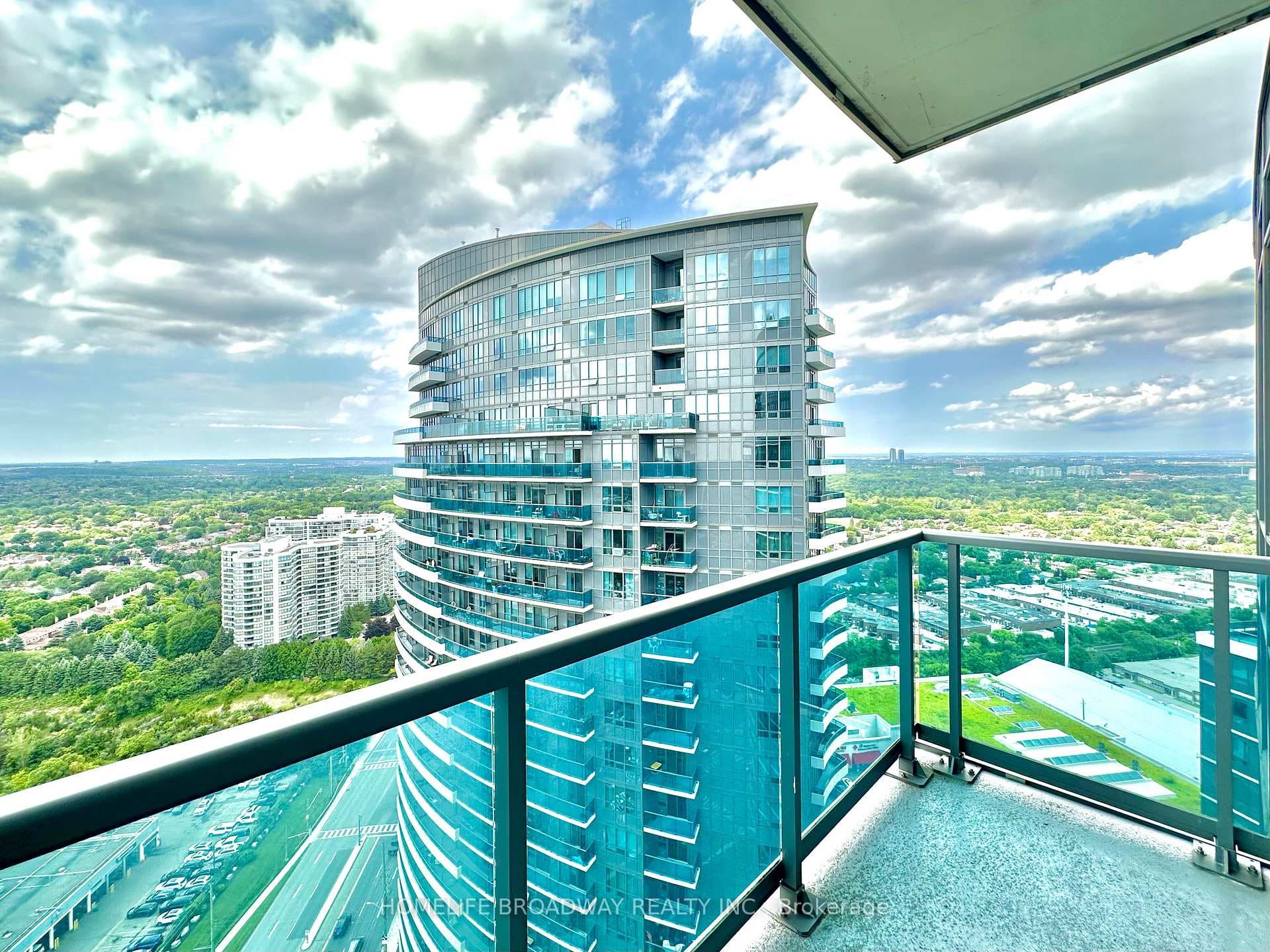 7161 Yonge Street Unit 2833 photo 3