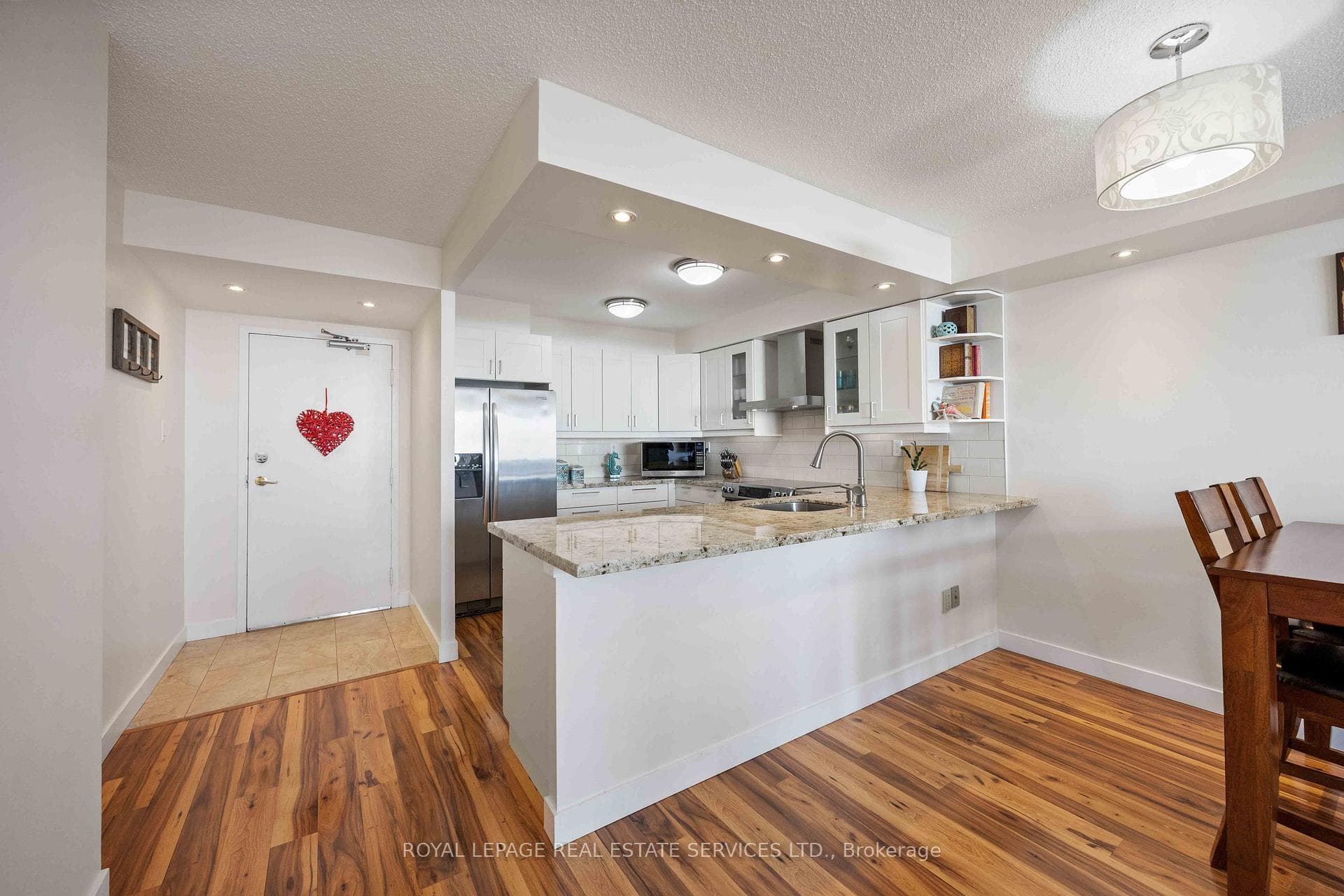 3845 Lake Shore Boulevard Unit 1410 photo 8