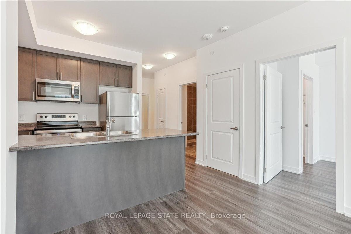 460 Dundas Street Unit 815 photo 14