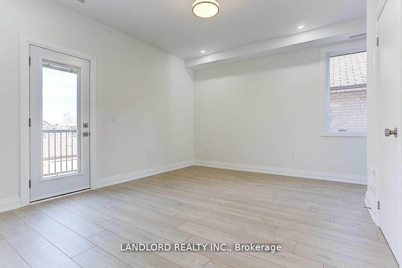 30 Lambton Avenue Unit Upper photo 24