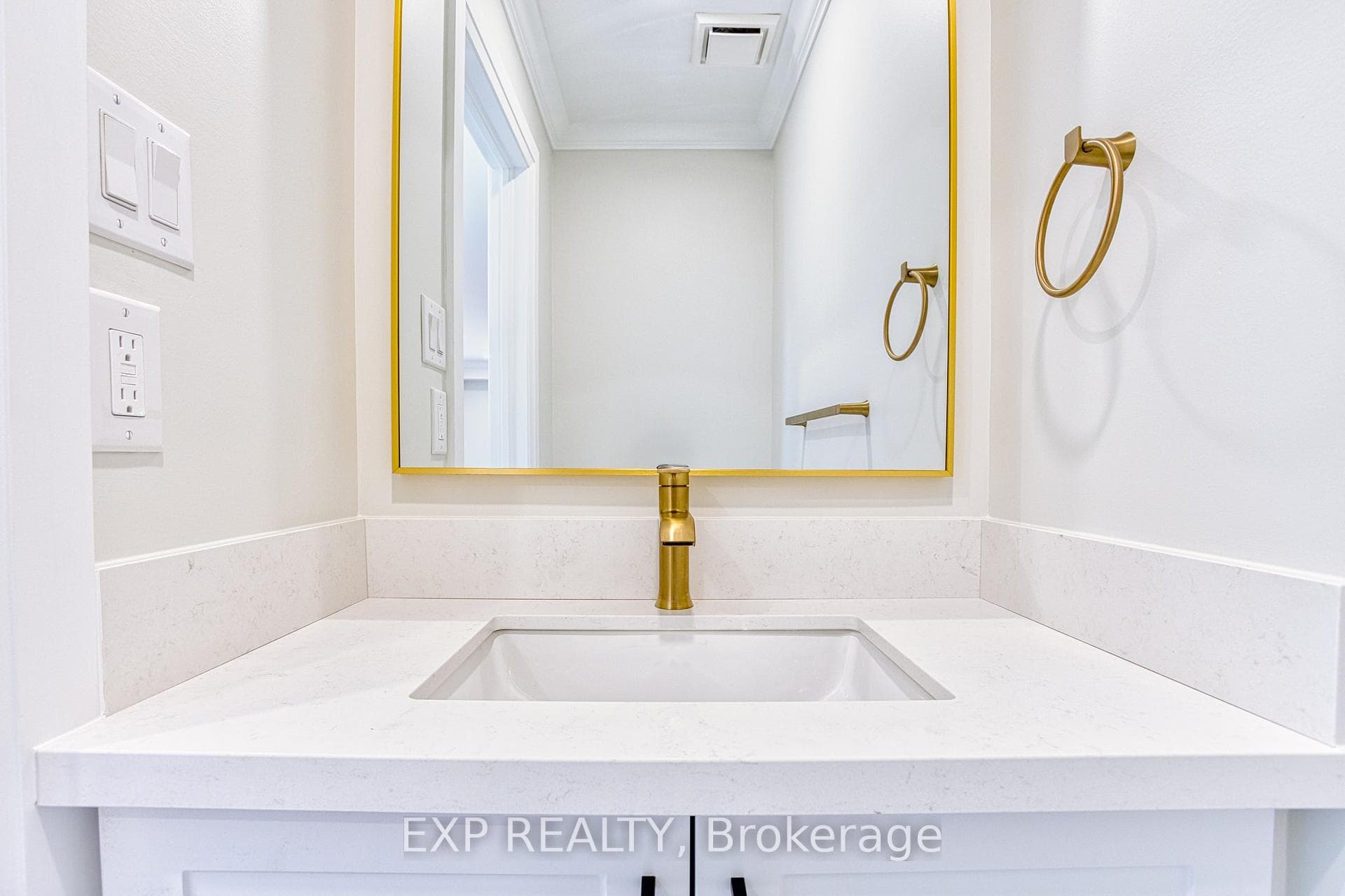 15 Glaceport Avenue photo 6