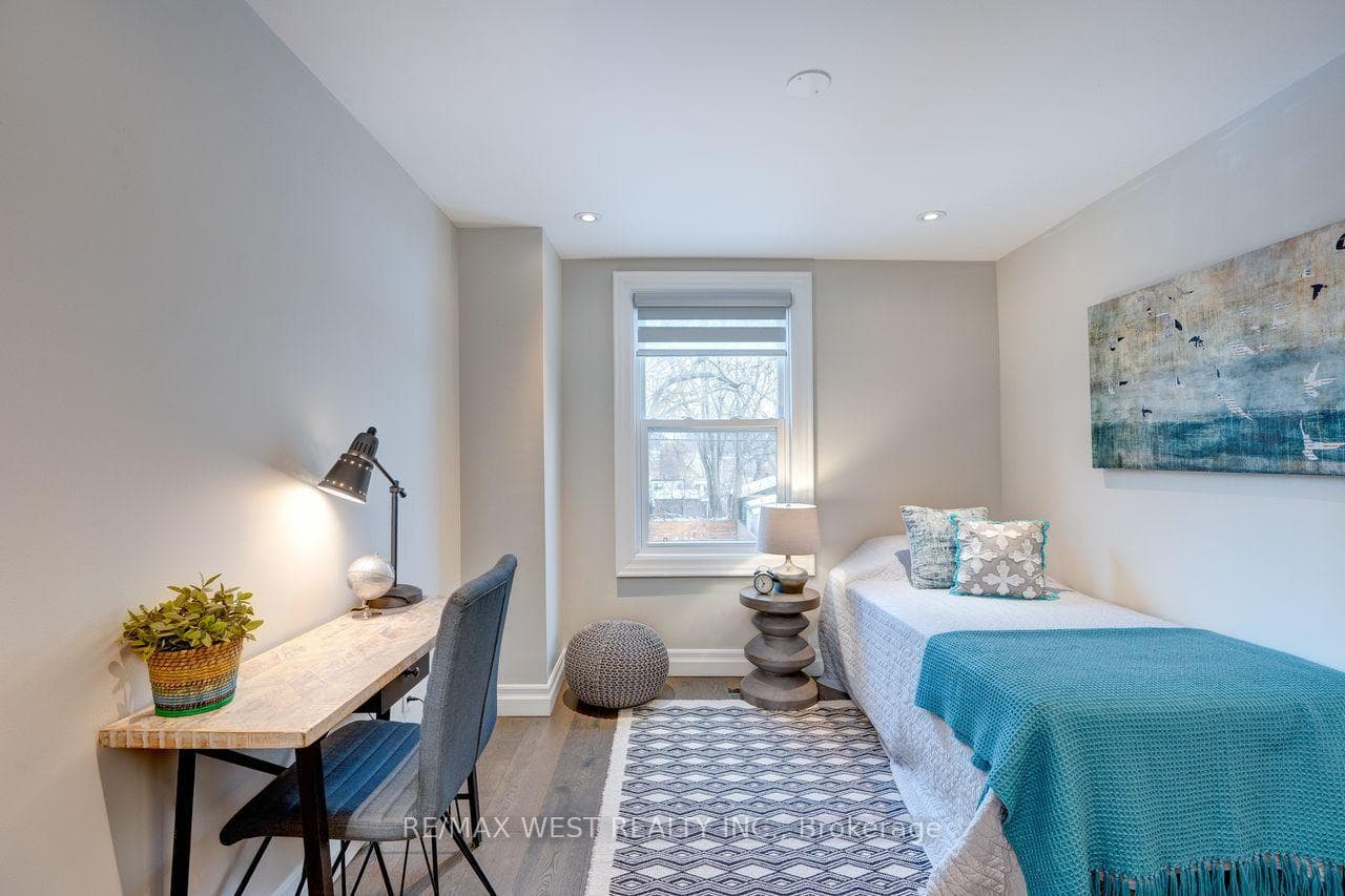 413 Leslie Street photo 15