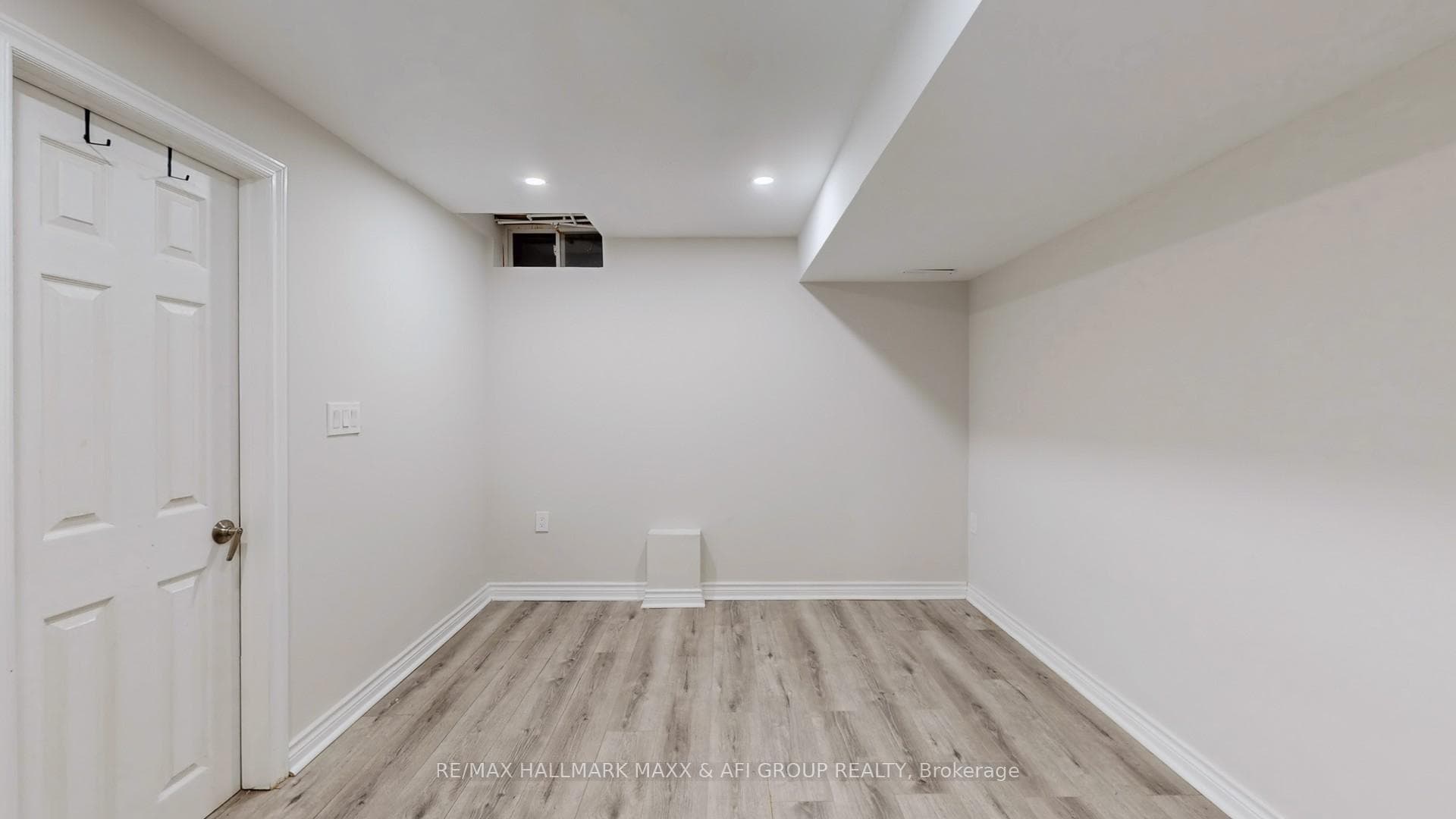 719 Shanahan Boulevard Unit Basement A photo 12