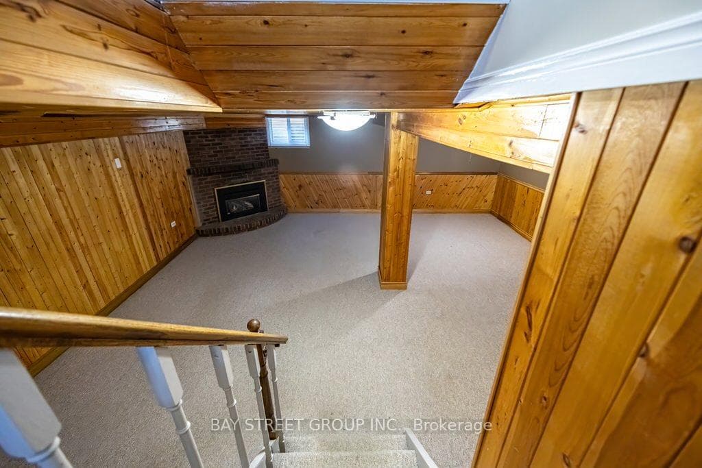 140 Woodpark Place photo 34