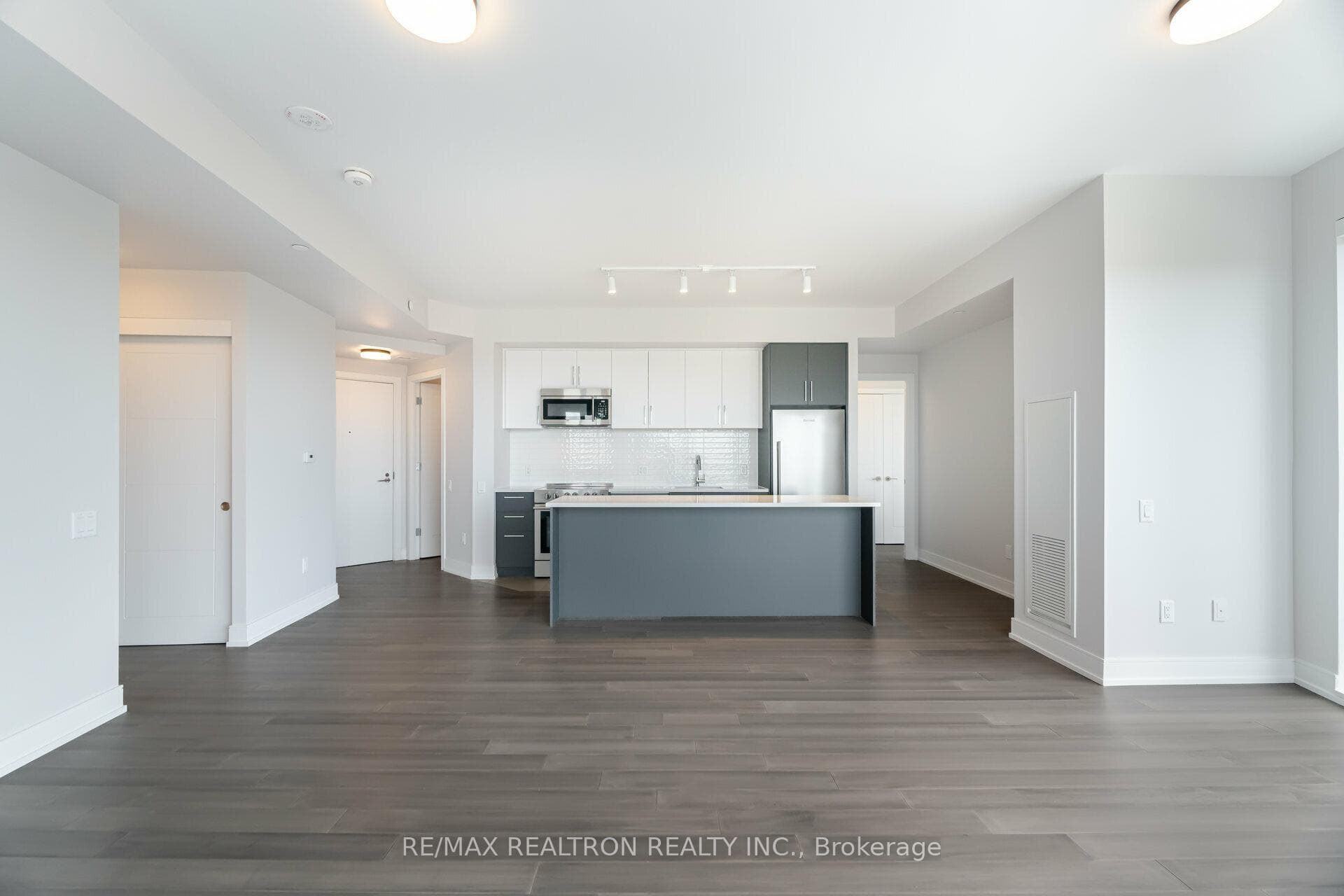 2525 Bathurst Street Unit 807 photo 3