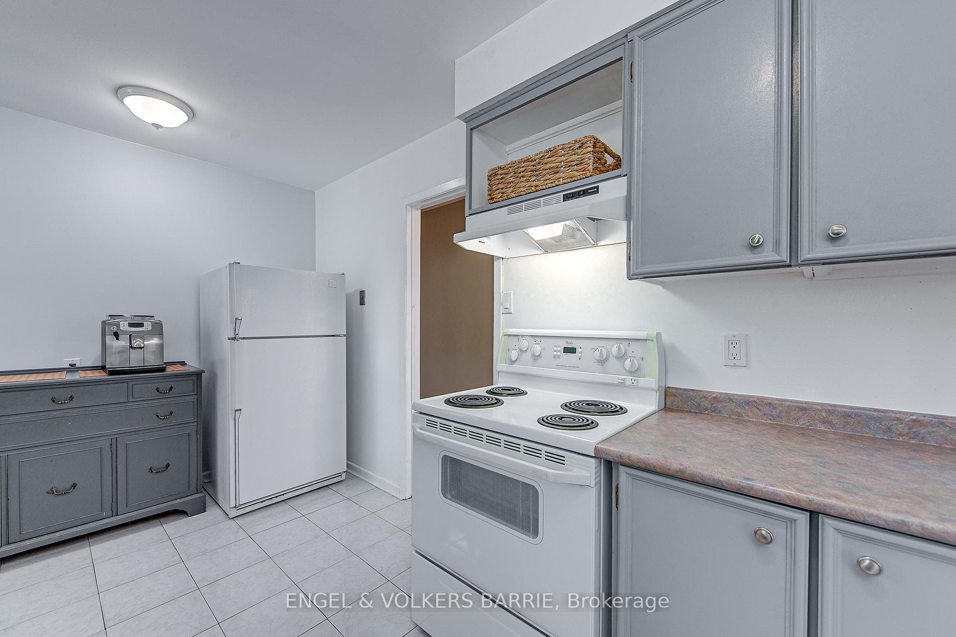 144 Cundles Road photo 12