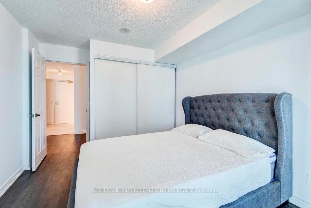 30 Grand Trunk Crescent Unit 2208 photo 28