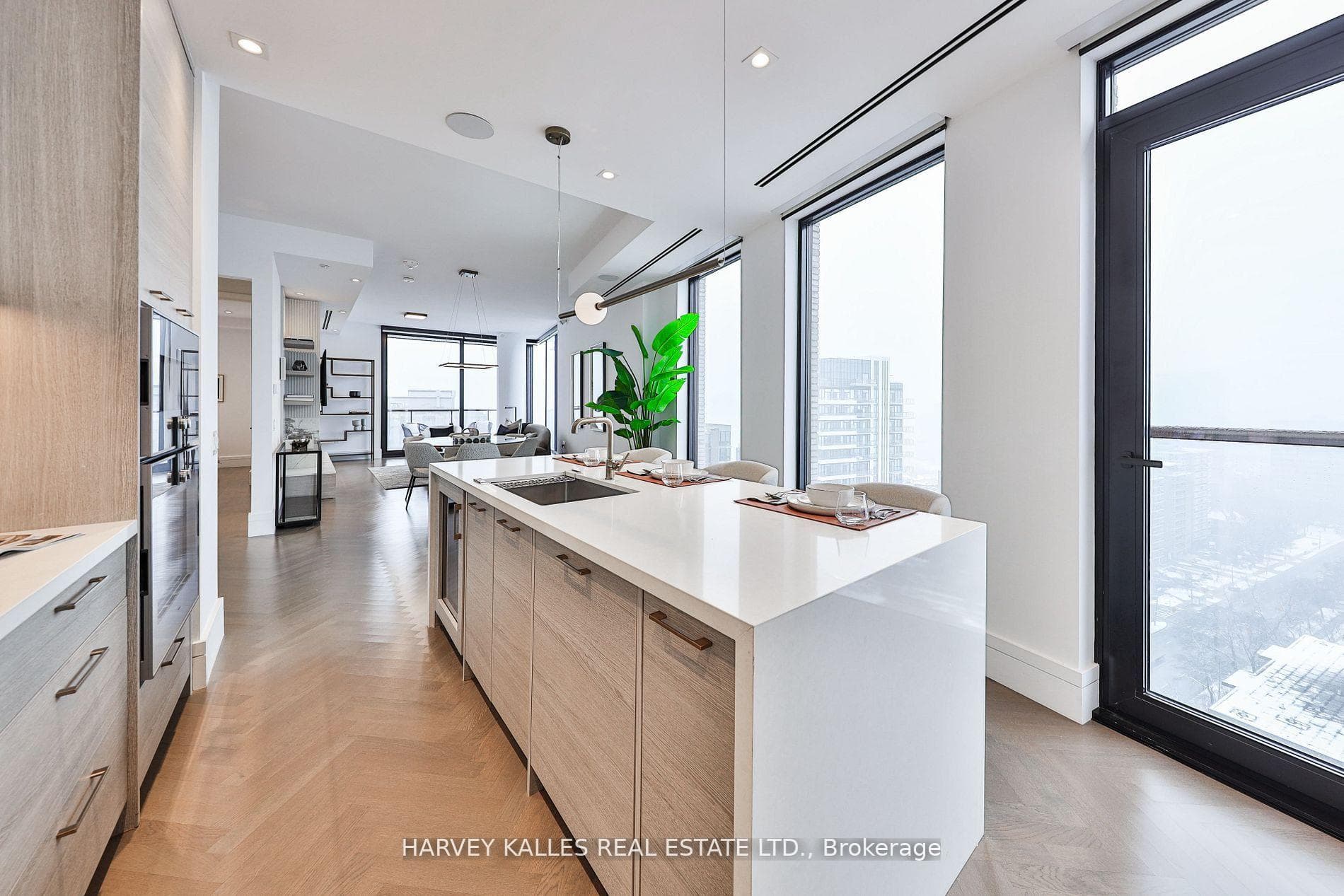 215 Lonsdale Road Unit 1707 photo 11