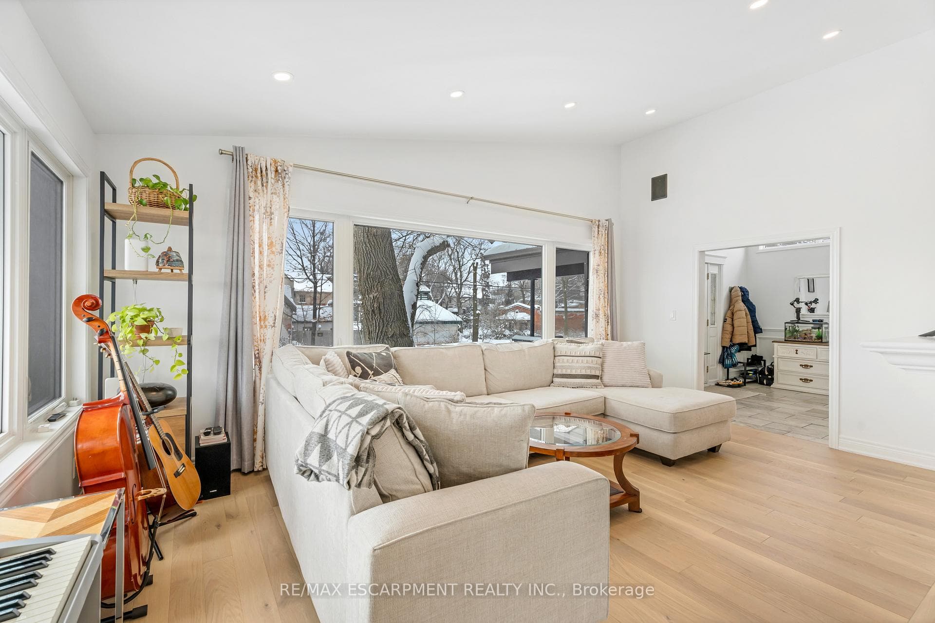 6 ARCADE Crescent photo 11